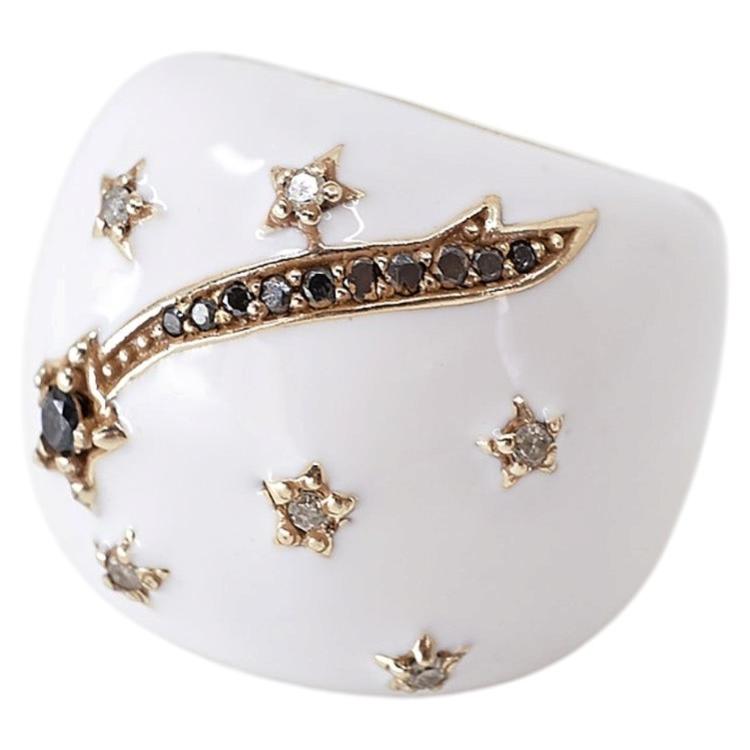 Bague cocktail bombée, émail blanc et étoile en diamant noir