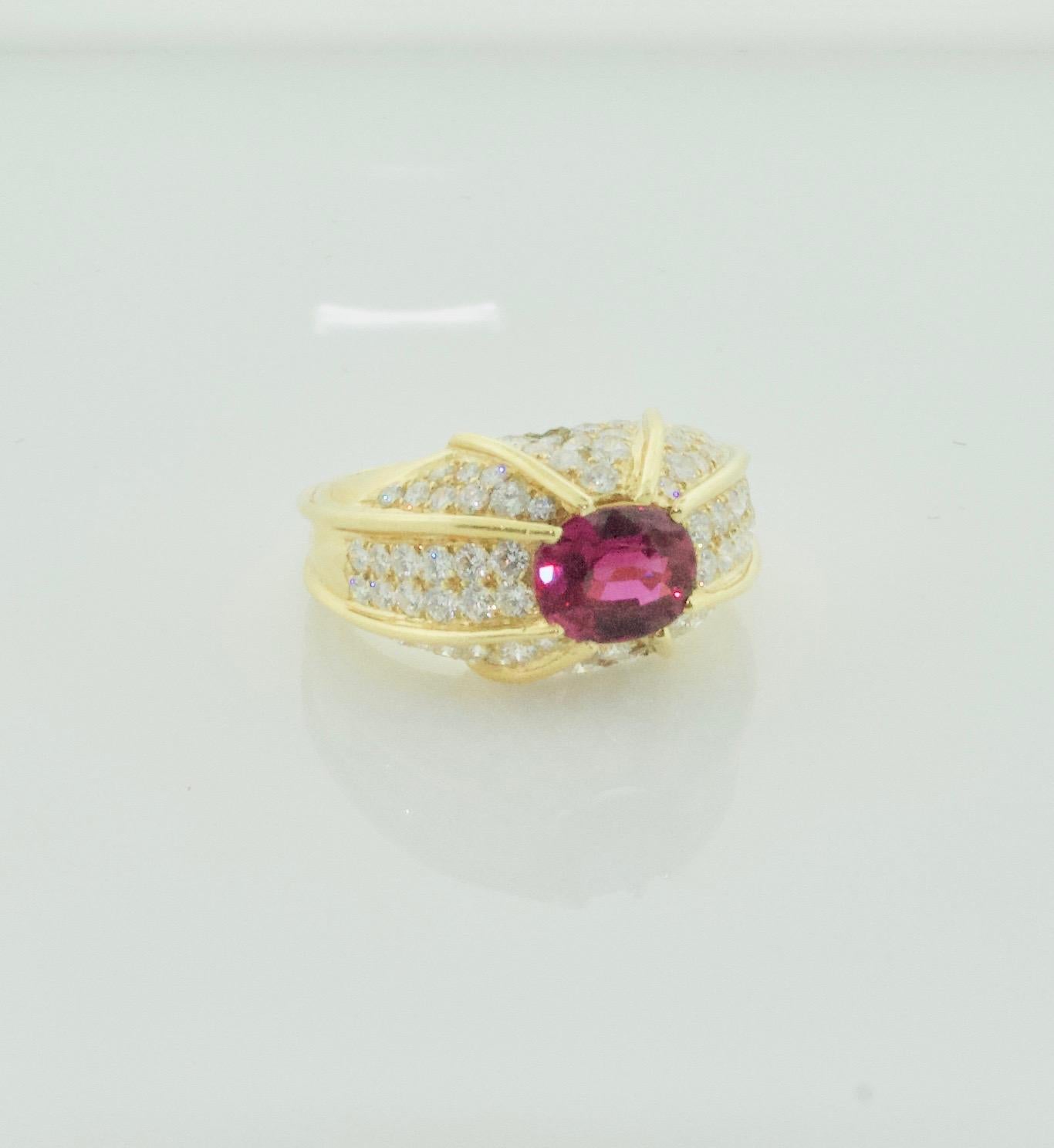 Domed Ruby and Diamond Ring in 18k Yellow Gold GIA No Heat In Excellent Condition For Sale In Wailea, HI