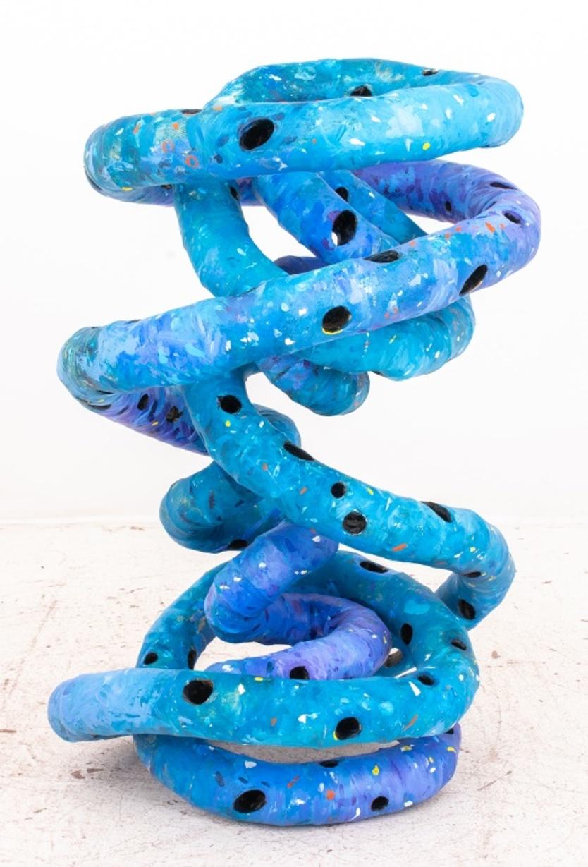 Domenick Capobianco (Américain, né en 1928) Sculpture abstraite post-moderne en techniques mixtes représentant une structure tubulaire de forme libre avec une peinture acrylique indigo, bleue et orange, estampillée 