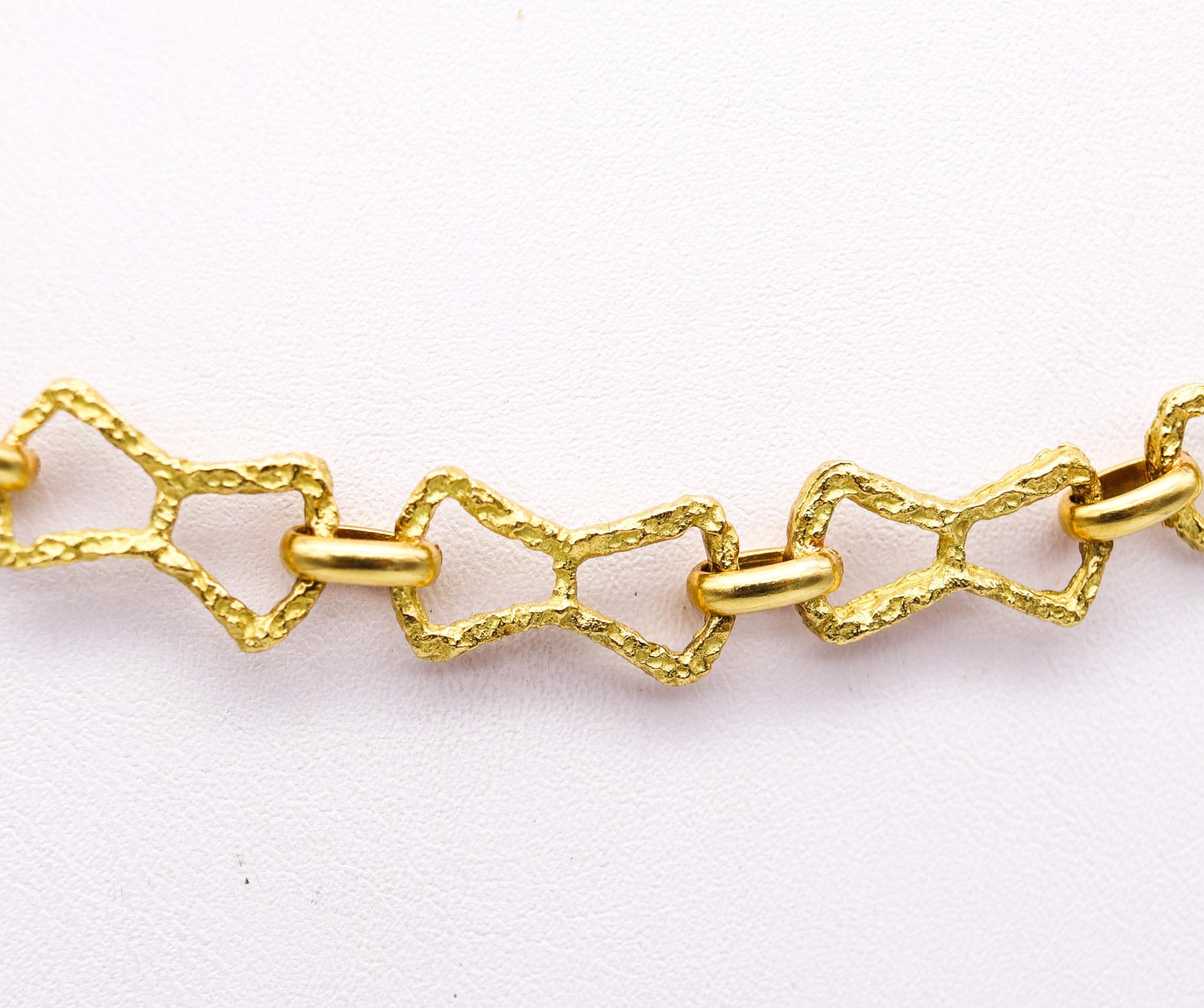Geometric textured retro-modern chain designed by Domenico Ganazzin. 

Beautiful chain with retro modernist, created in Vicenza Italy at the atelier of Domenico Ganazzin, back in the 1960's. It was crafted with multiples geometric links made up in