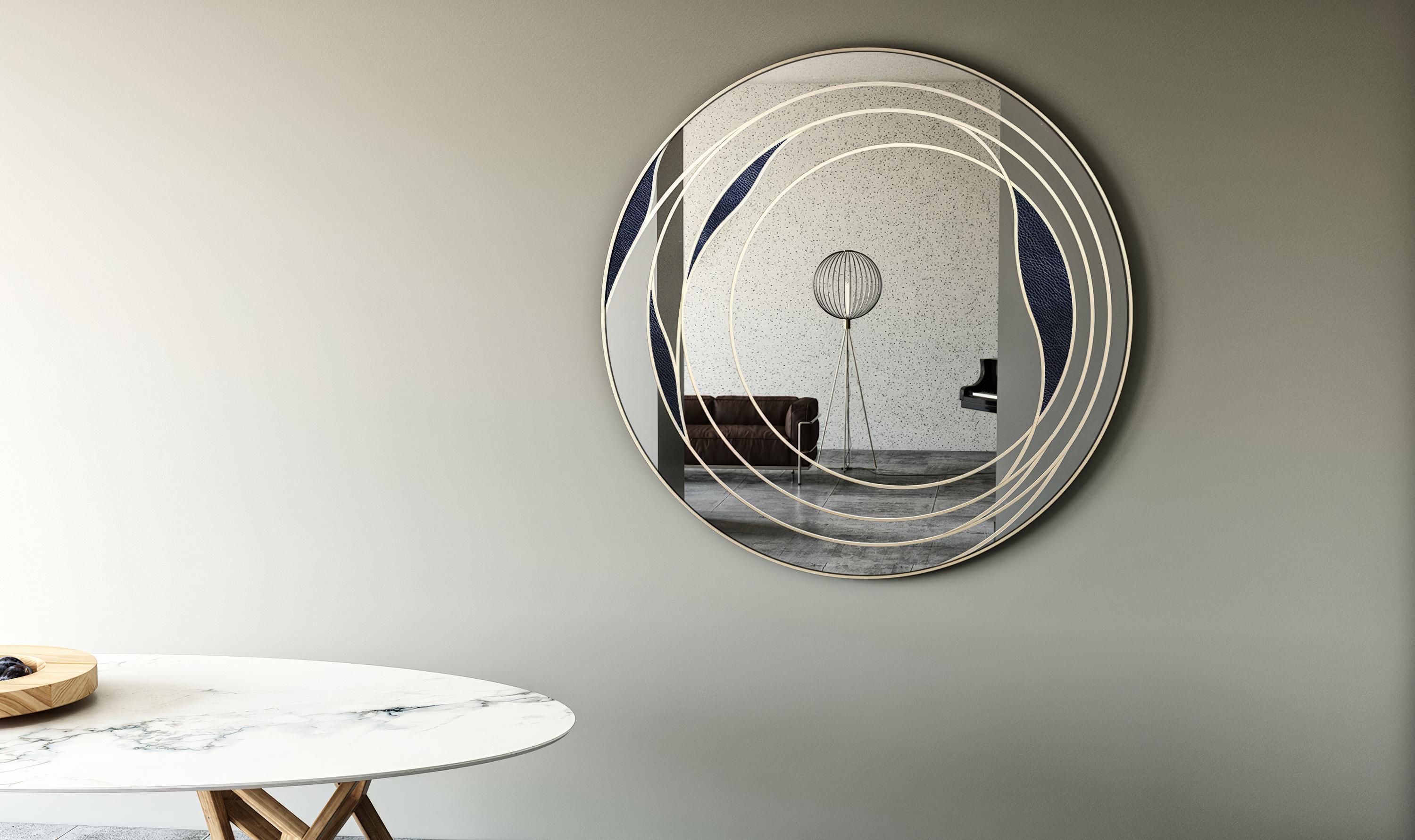 Miroir mural Domina II 120 par Atlas Project
Dimensions : D 4/6 x Ø 120 cm : D 4/6 x Ø 120 cm. 
MATERIAL : Cuir, laiton brossé, miroir et bois.

Disponible en différentes finitions et tailles. Veuillez nous contacter.

DOMINA
Domina est la nouvelle
