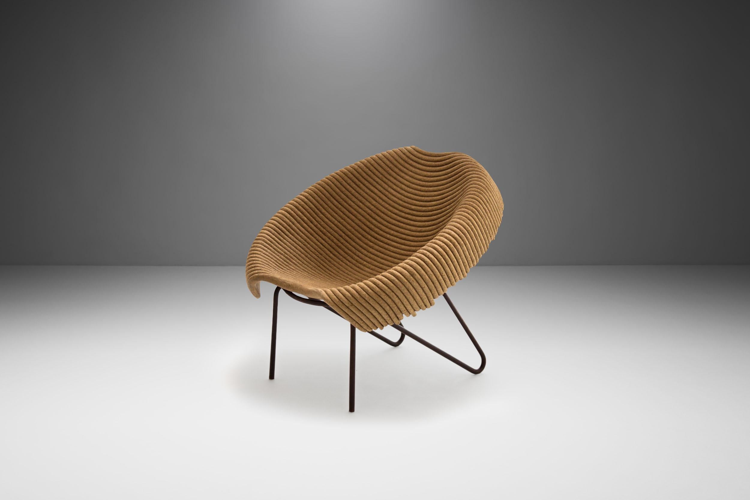This “Leiras” chair was designed and produced by contemporary Brazilian artist Domingos Tótora and is in line with the artist’s environmental creed.

This model reflects Tótora’s closeness to nature from its shape to its materials and name, for as