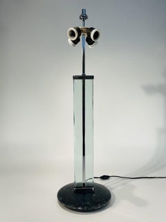 Lampada da tavolo Dominici in vetro, metallo e marmo.