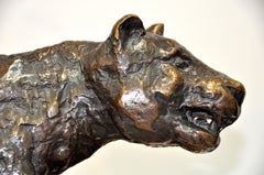 Escultura modernista polaca de un hombre y una leona, en bronce, de estilo expresionista