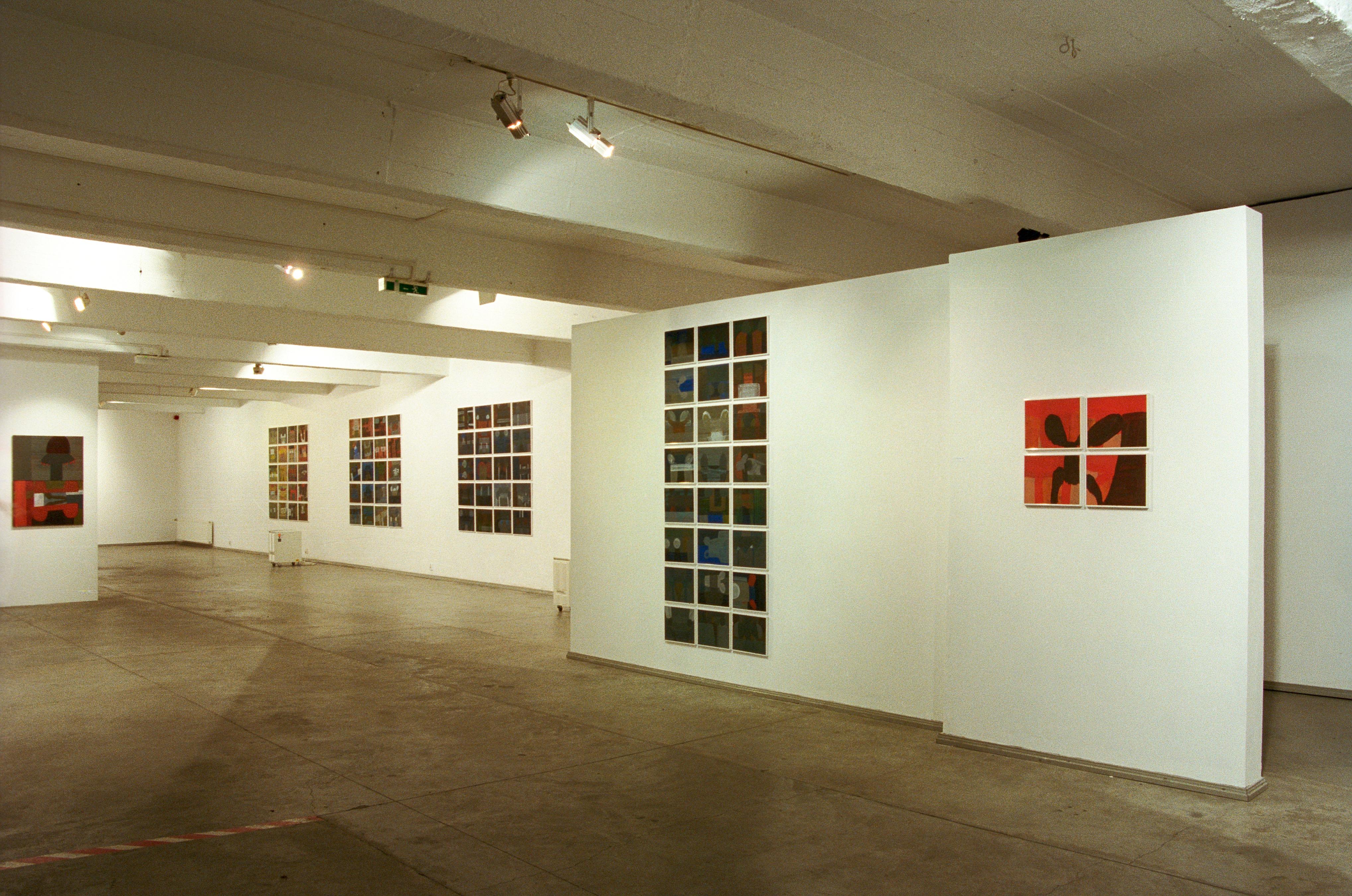 Dominika Krechowicz est professeur à l'Institut GUT de Gdansk.

Drapeaux 3,  213 x 96 cm, acrylique, pigment sur papier, 1999, composé de 24 éléments, une seule partie fait 24 x 30 cm.
Les œuvres de la série Flags ont été créées entre 1996 et 2000.