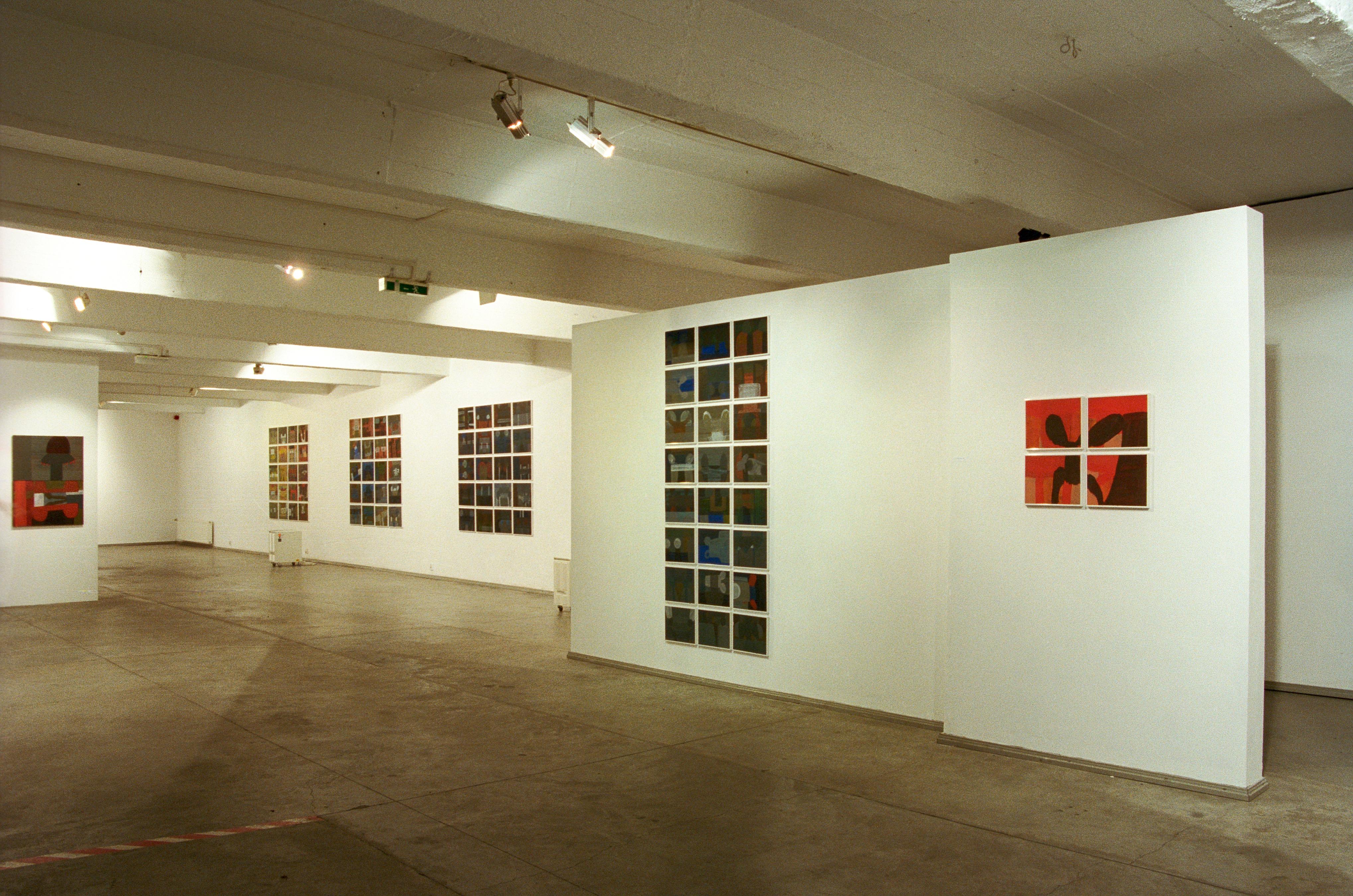 Dominika Krechowicz è professore presso l'Istituto GUT di Danzica.

Bandiere 3,  213 x 96 cm, acrilico, pigmento su carta, 1999, composto da 24 elementi, una singola parte misura 24 x 30 cm.
Le opere della serie Flags sono state create negli anni: