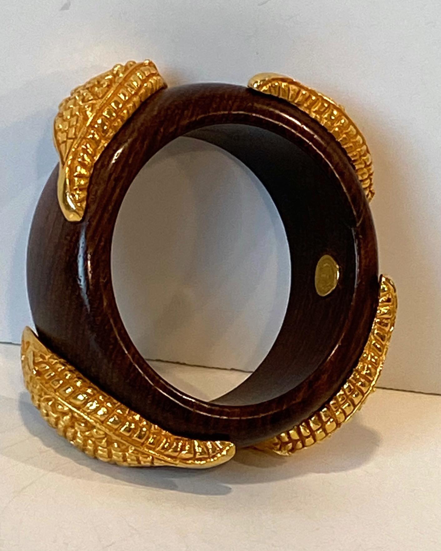 Dominique Aurientis, bracelet en bois et armadillo doré des années 1980 en vente 2