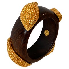Dominique Aurientis, bracelet en bois et armadillo doré des années 1980