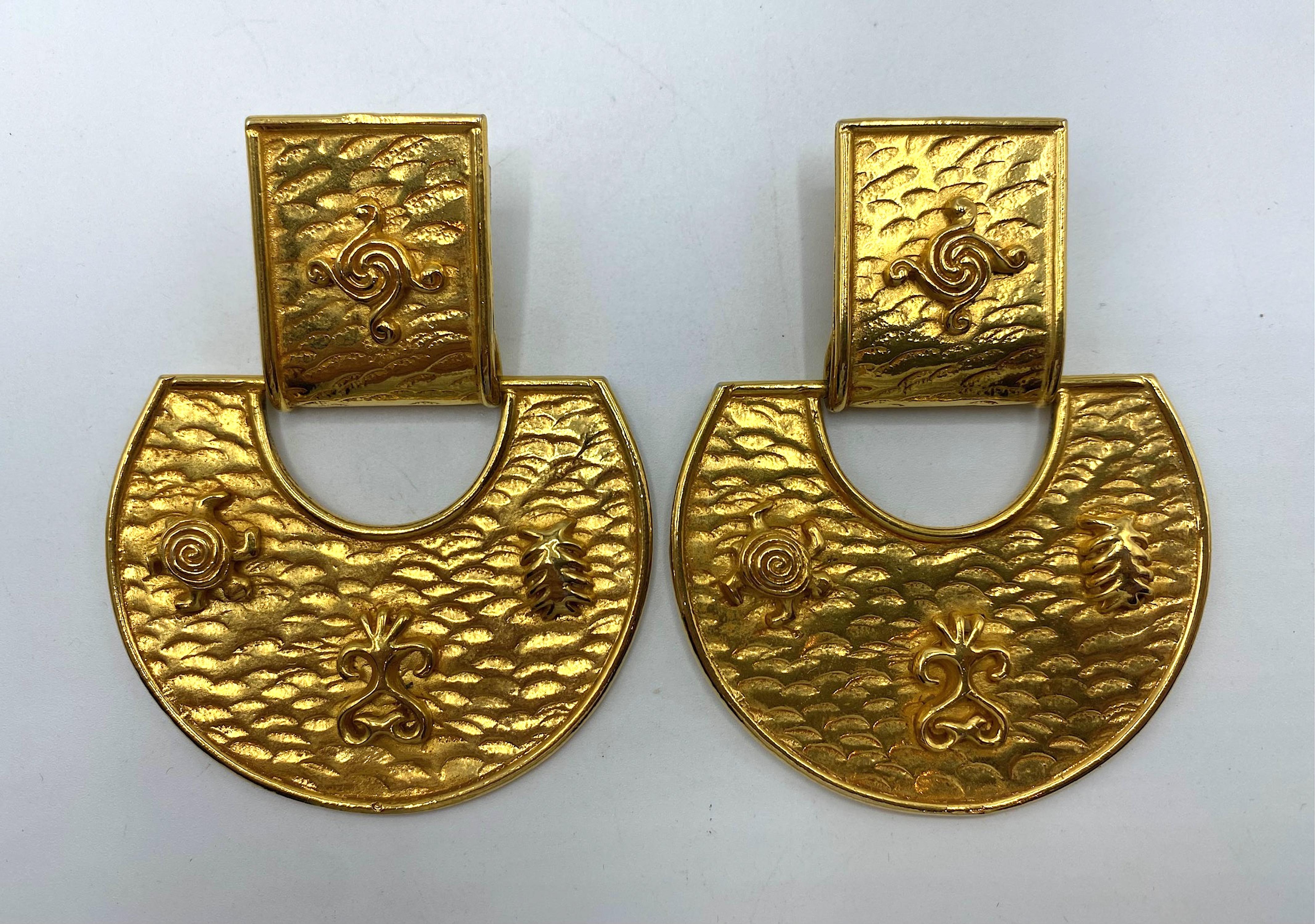 Presented is an amazing pair of 1980s large door knocker style earrings by French designer Dominique Aurientis. Beautifully constructed and richly plated in 18K gold. Each clip back earring measures approximately 2.38 inches wide and is 3 inches