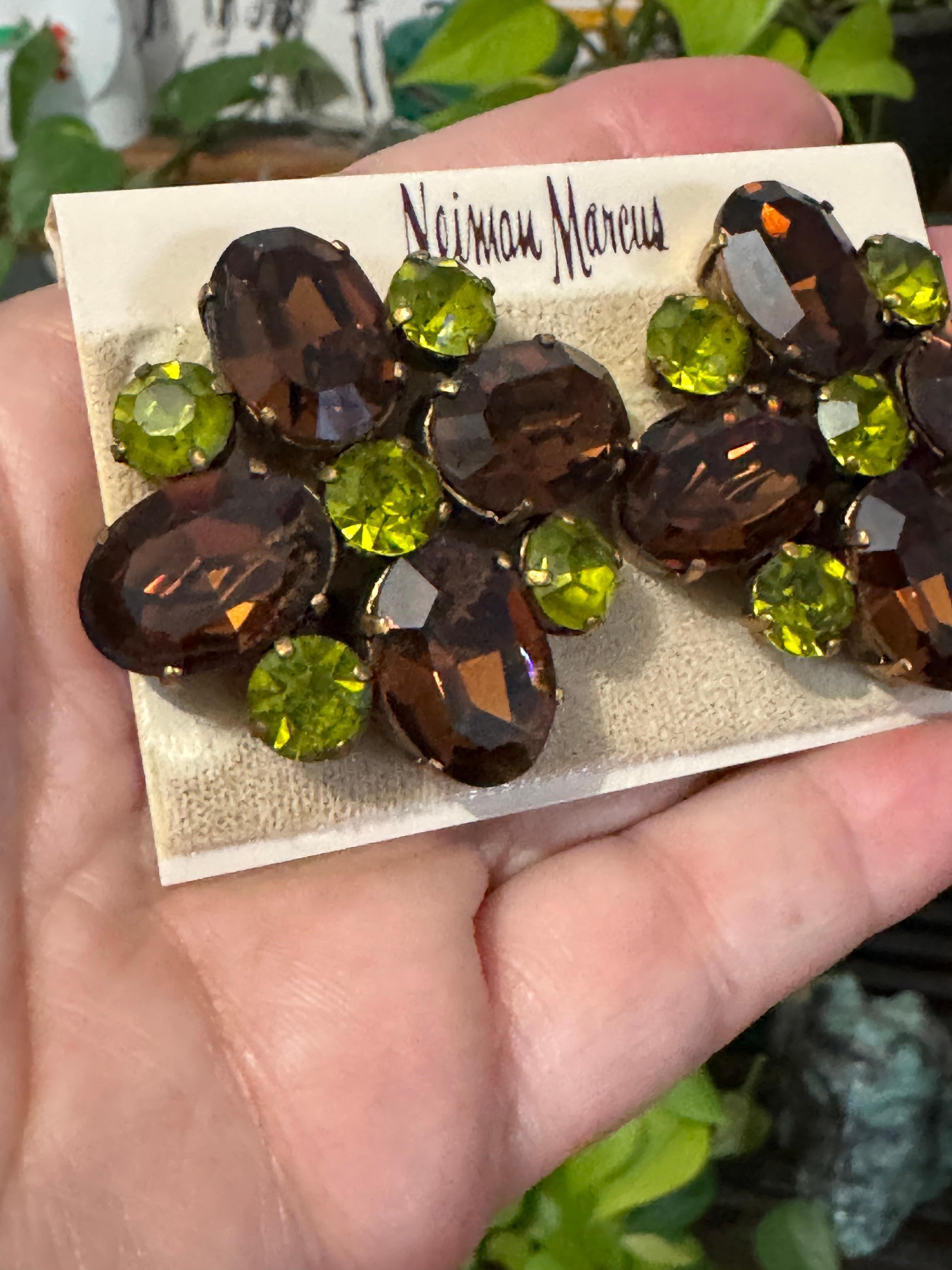 Dominique Aurientis Boucles d'oreilles en pierres de Rhin vertes et brunes, jamais portées 1980 en vente 3