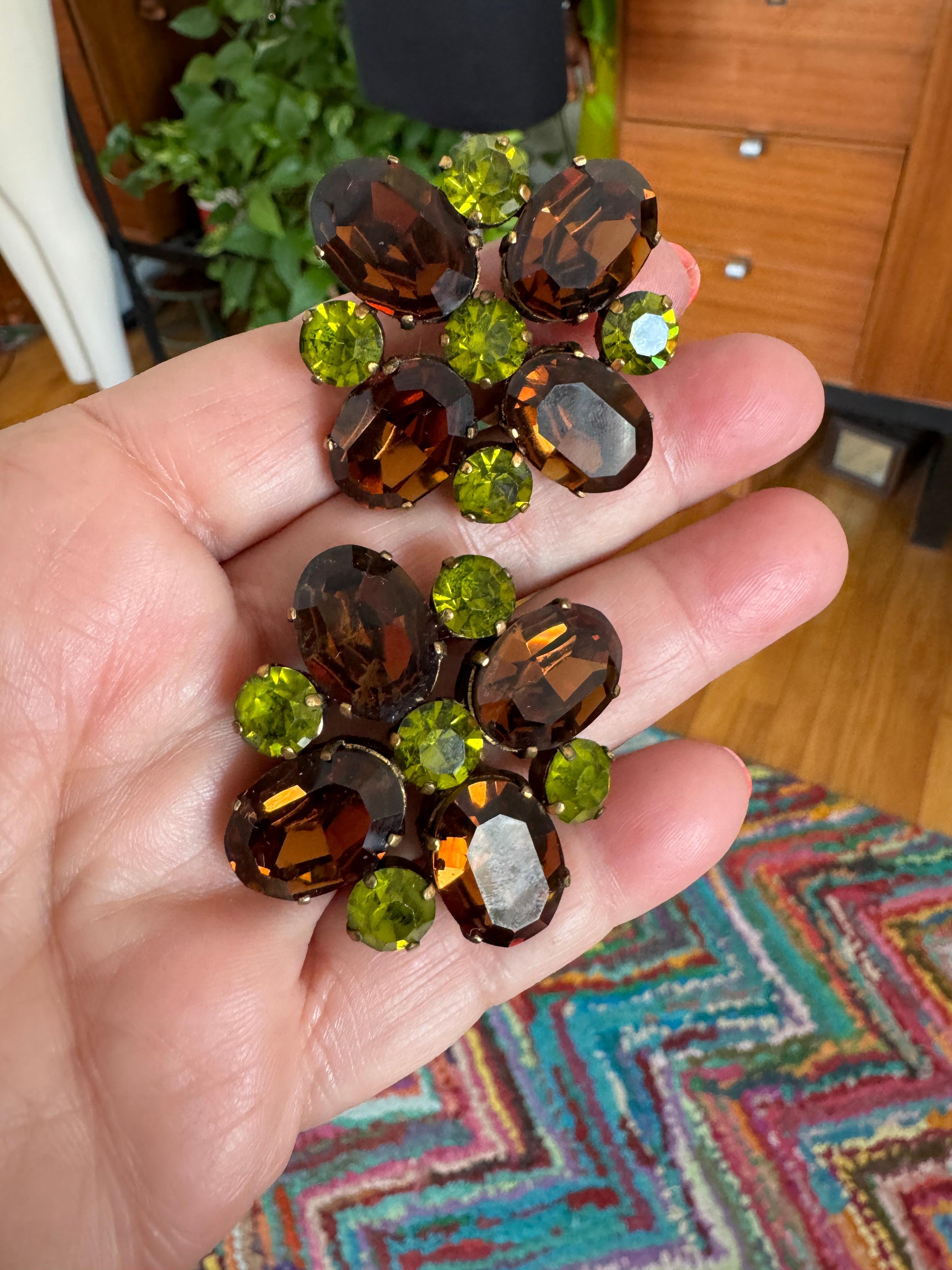 Dominique Aurientis Boucles d'oreilles en pierres de Rhin vertes et brunes, jamais portées 1980 en vente 5