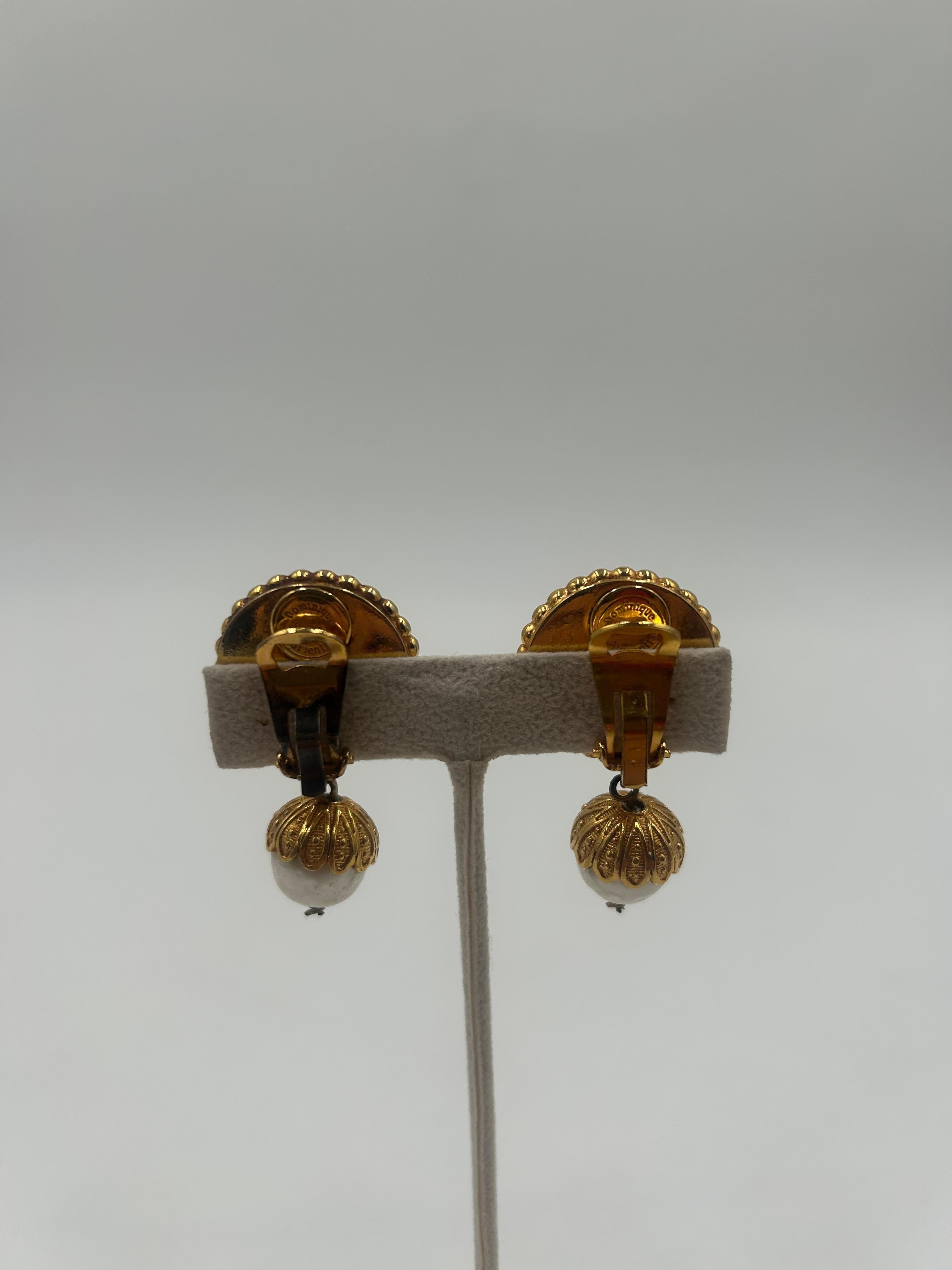 Femenino o masculino Pendientes de clip Dominique Aurientis de imitación de perla y tono dorado en venta