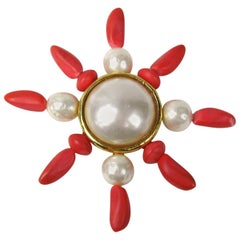 Dominique Aurientis Broche en or doré avec perles baroques et corail, jamais portée, années 1980