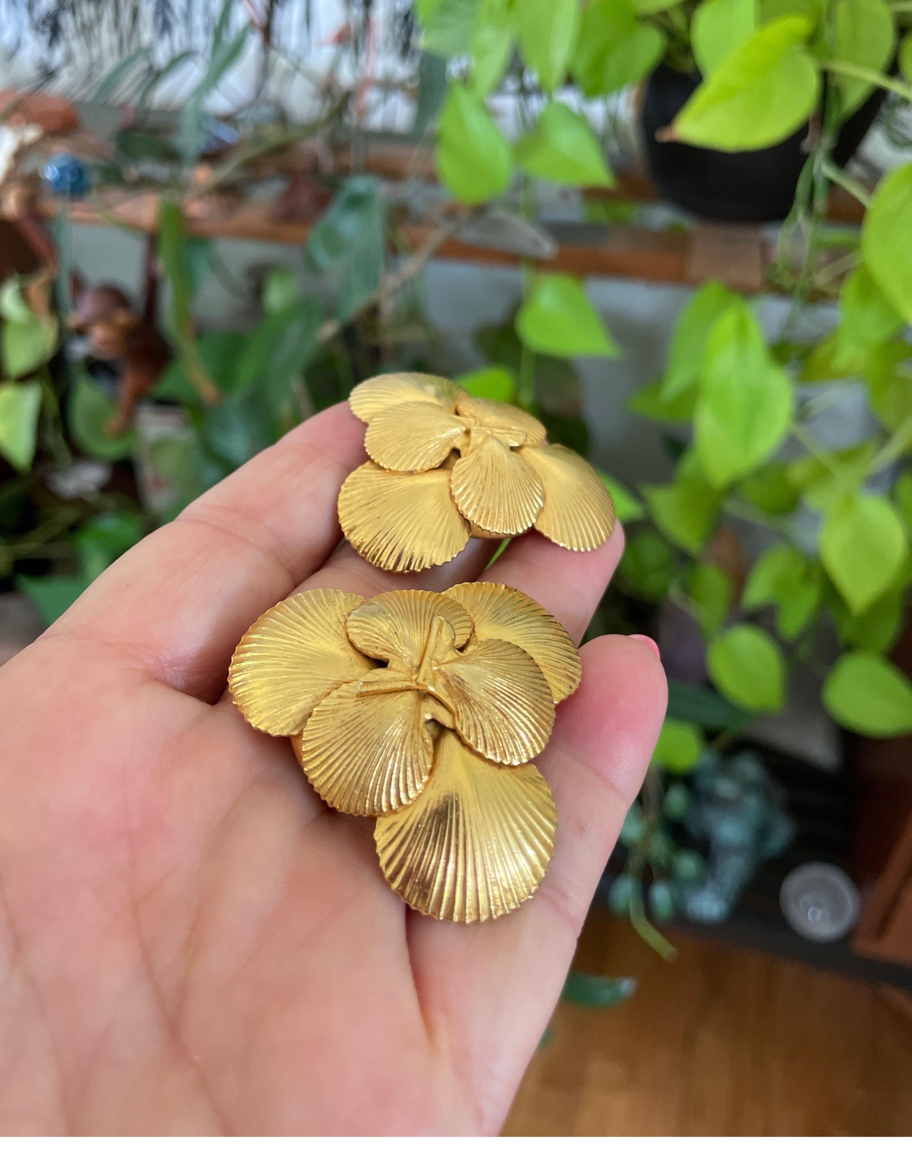 Dominique Aurientis Gold Gilt Sea shell Earrings New, Never Worn 1980s In New Condition For Sale In Wallkill, NY
