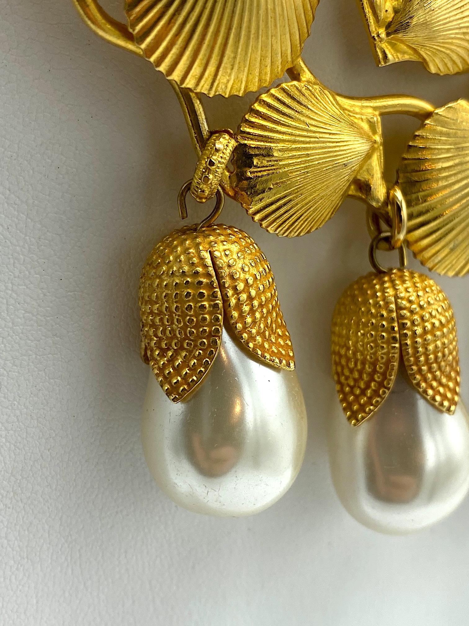 Dominique Aurientis Gold & Pearl Seashell Necklace 6
