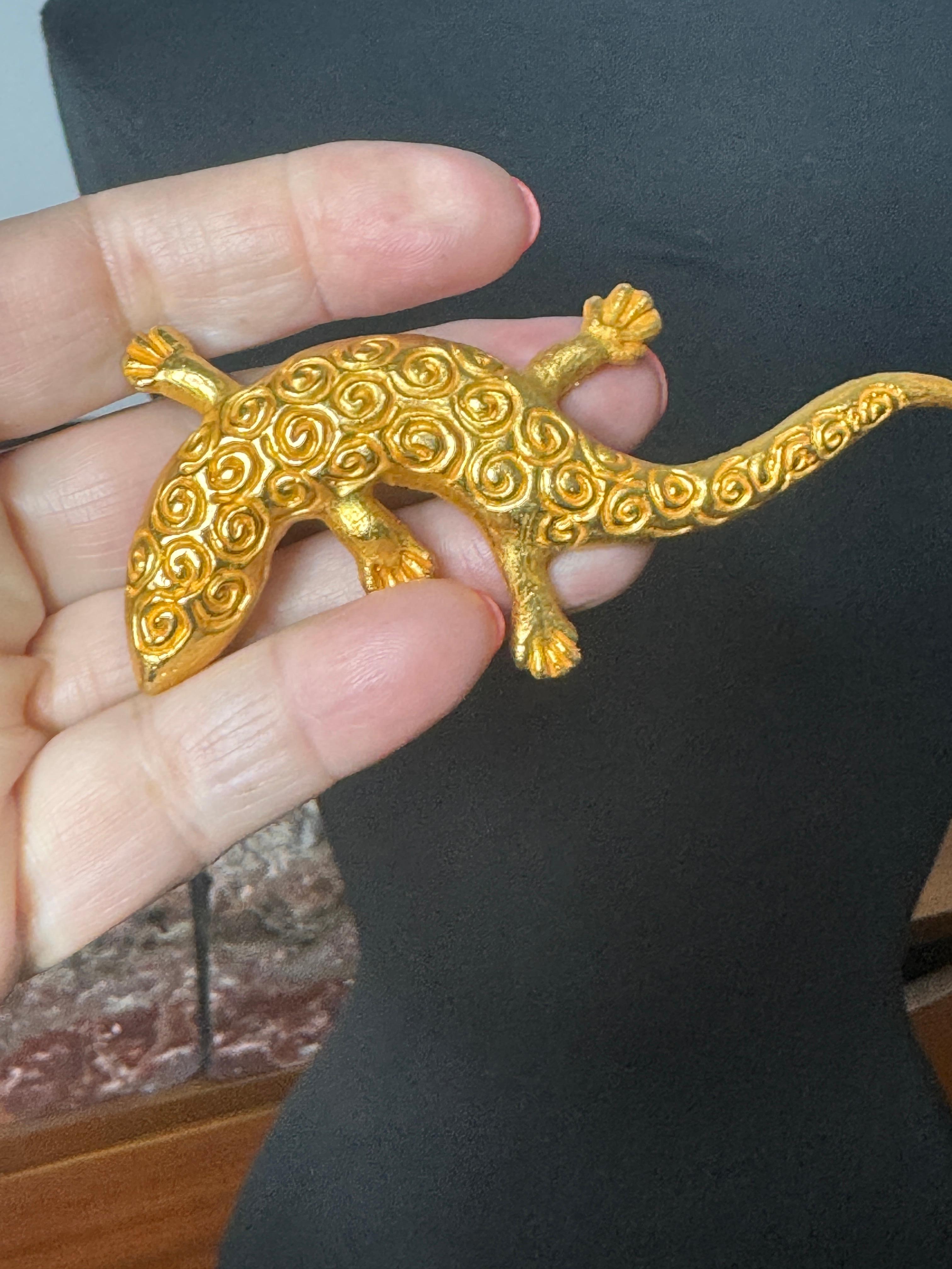 Dominique Aurientis Made France Spilla a forma di lucertola in oro dorato, mai indossata anni '80 in vendita 4