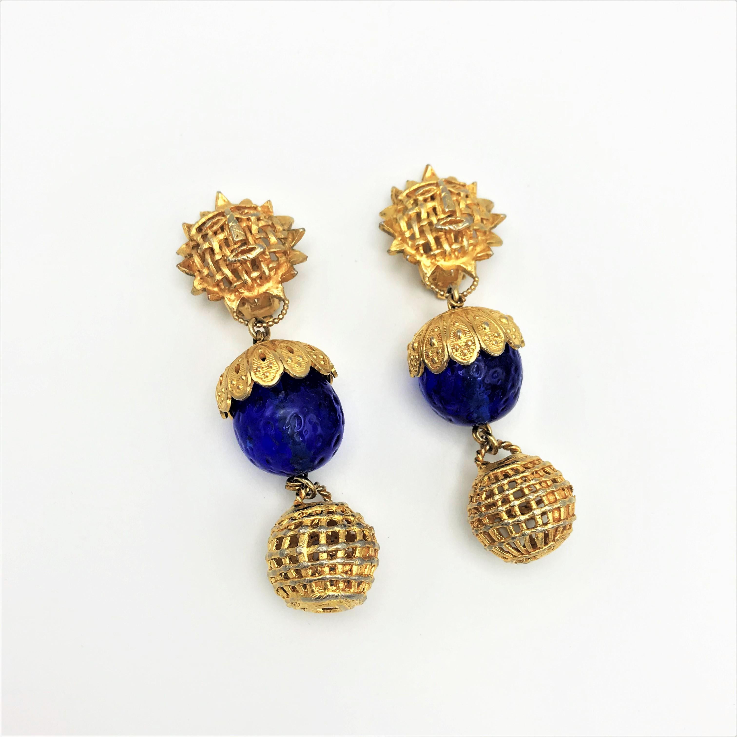 Artisan Dominique Aurientis Paris clip-on earring, gilt metal, blue crystal 1980/90