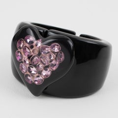Dominique Denaive Pulsera brazalete de resina negra con corazón joya morado