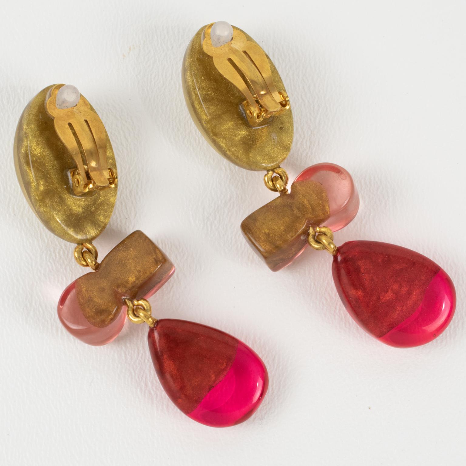 Dominique Denaive Paris Gold, Pink and Fuchsia Resin Dangle Clip Earrings In Excellent Condition For Sale In Atlanta, GA