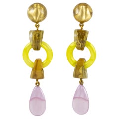 Dominique Denaive Paris Boucles d'oreilles à clip en acrylique or, violet et jaune