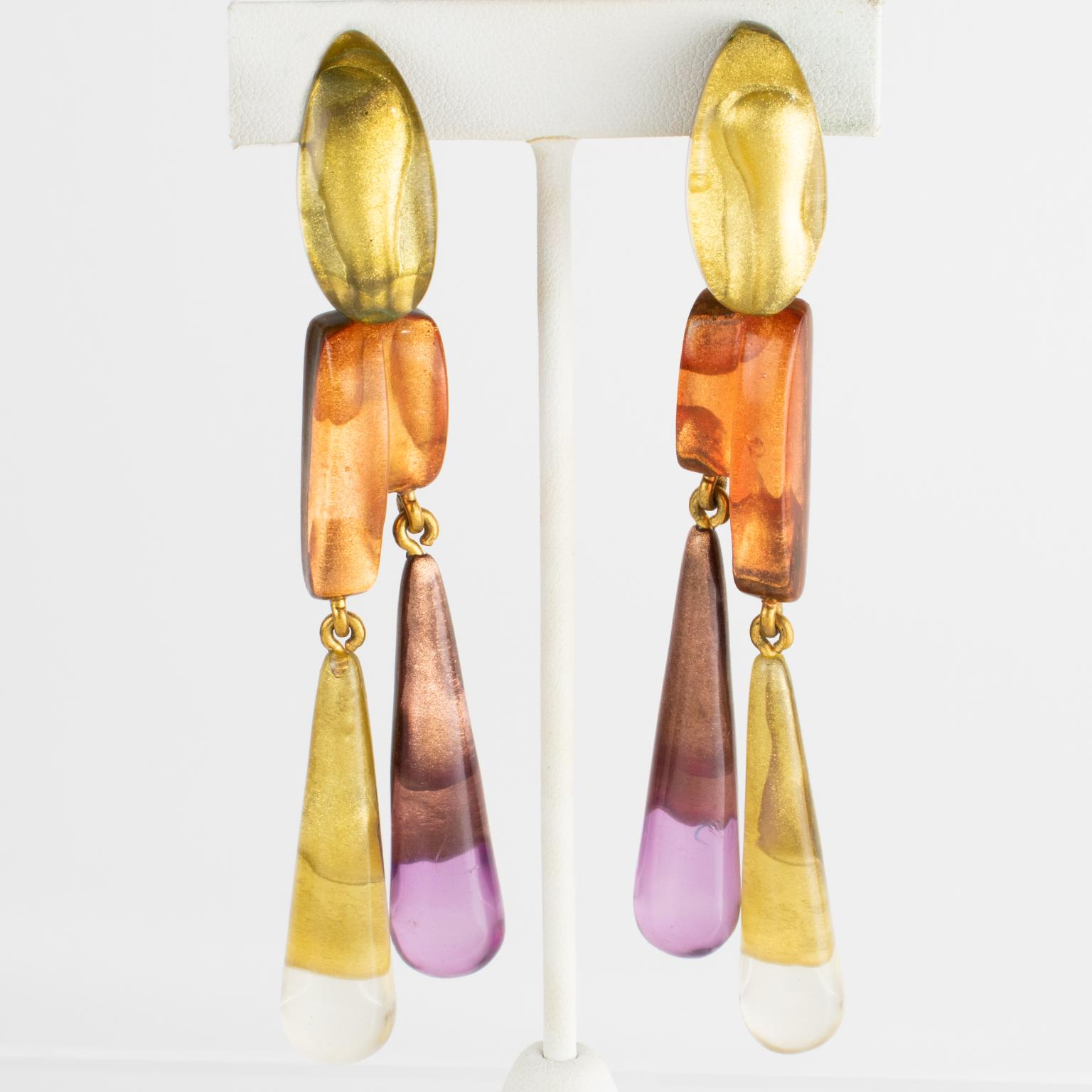 Dominique Denaive Paris Multicolor Perlmuttohrringe mit Clip aus Harz im Zustand „Hervorragend“ im Angebot in Atlanta, GA