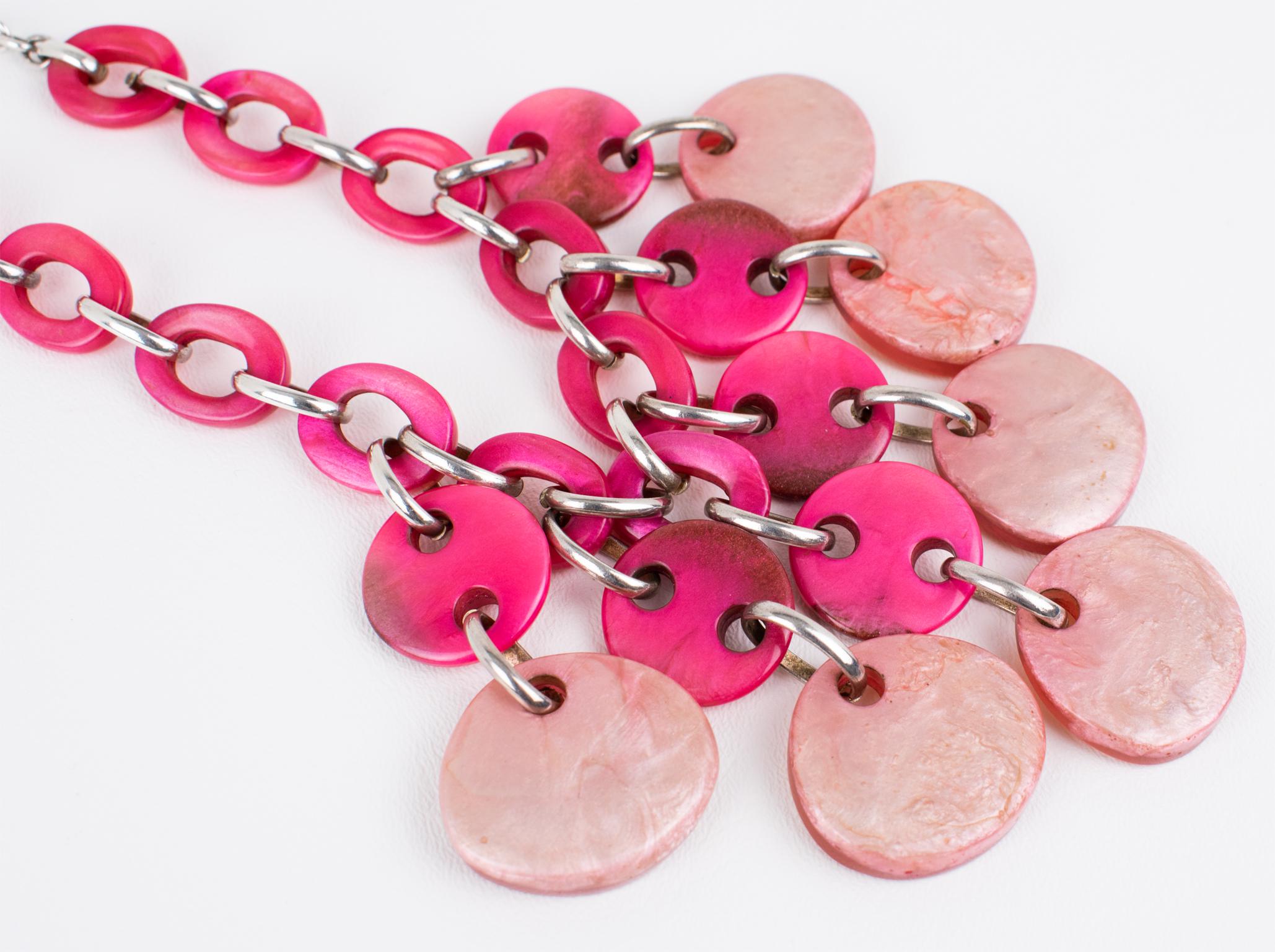 Collana girocollo in resina rosa con charme Dominique Denaive Paris in vendita 8