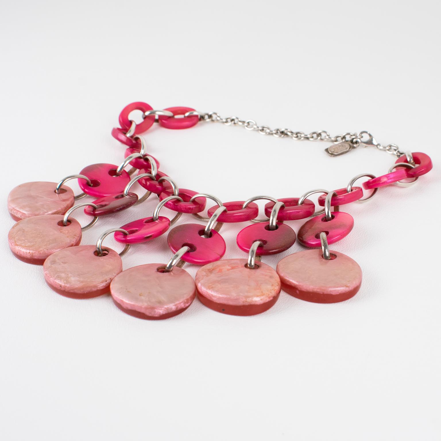 Collana girocollo in resina rosa con charme Dominique Denaive Paris in vendita 1