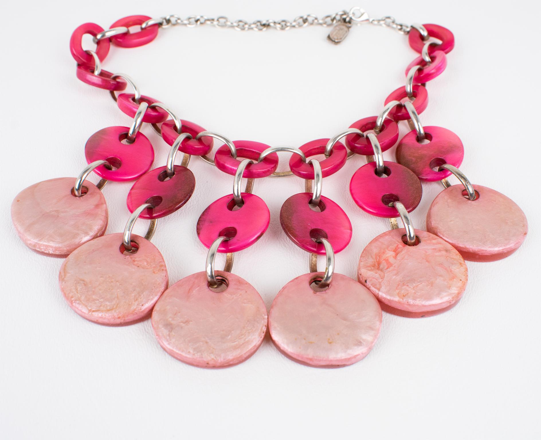 Collana girocollo in resina rosa con charme Dominique Denaive Paris in vendita 2
