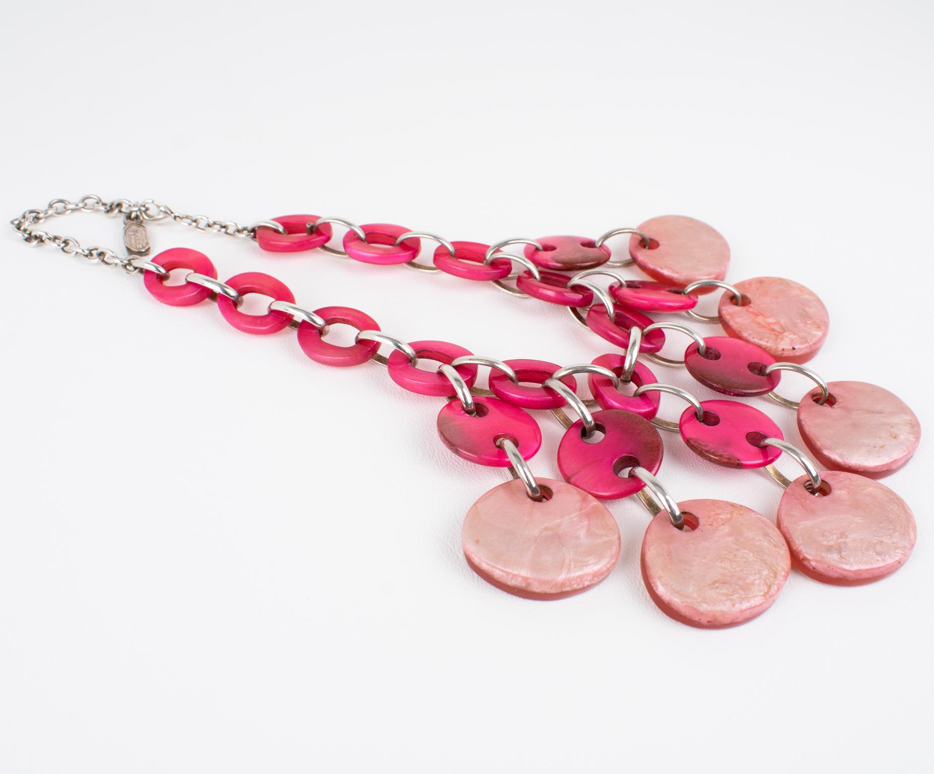 Collana girocollo in resina rosa con charme Dominique Denaive Paris in vendita 3
