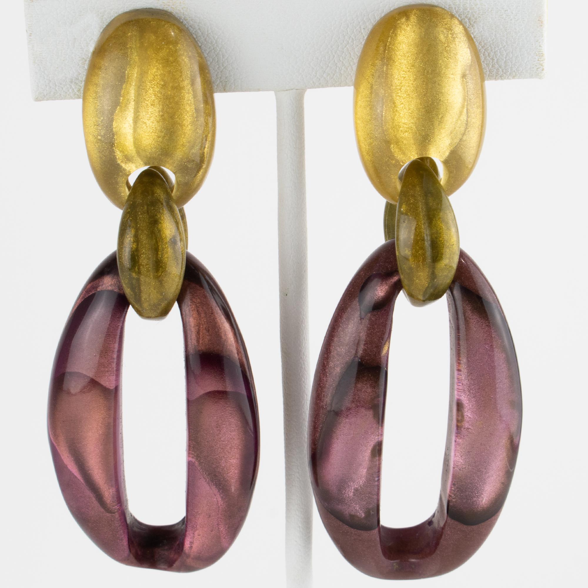 Dominique Denaive Paris Purple and Gold Pearlized Resin Dangle Clip Earrings en Excelente estado para la venta en Atlanta, GA