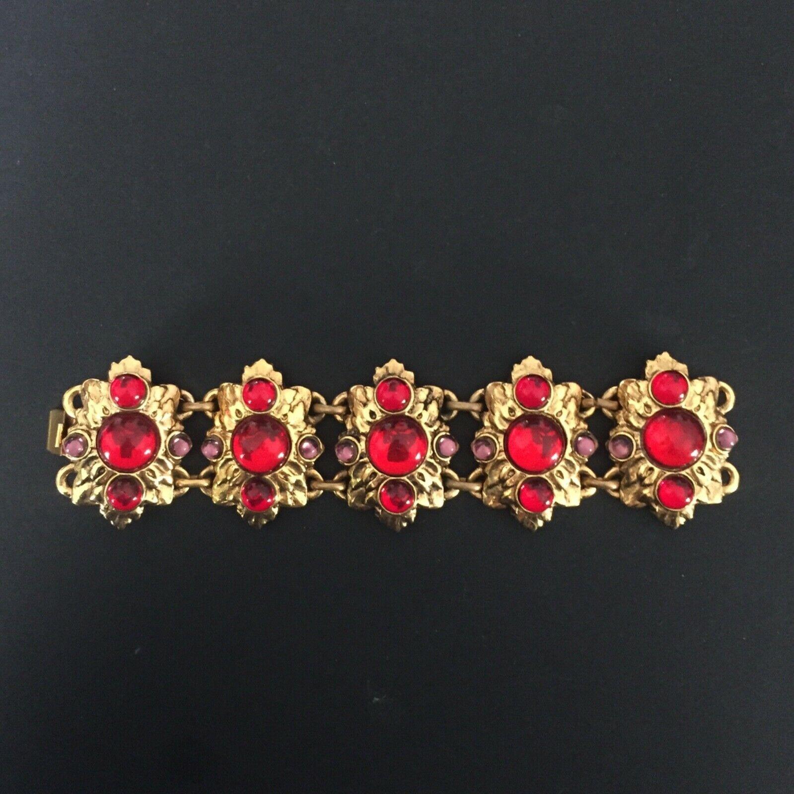 Sublime neo baroque BRACELET,
vintage 1980s,
by essential designer DOMINIQUE DENAIVE,
high fashion,
in resin and glass cabochons,
length 20 cm, height 5.5 cm, weight 111 g,
good condition.

(if you are interested in an SET (BRACELET + NECKLACE) -