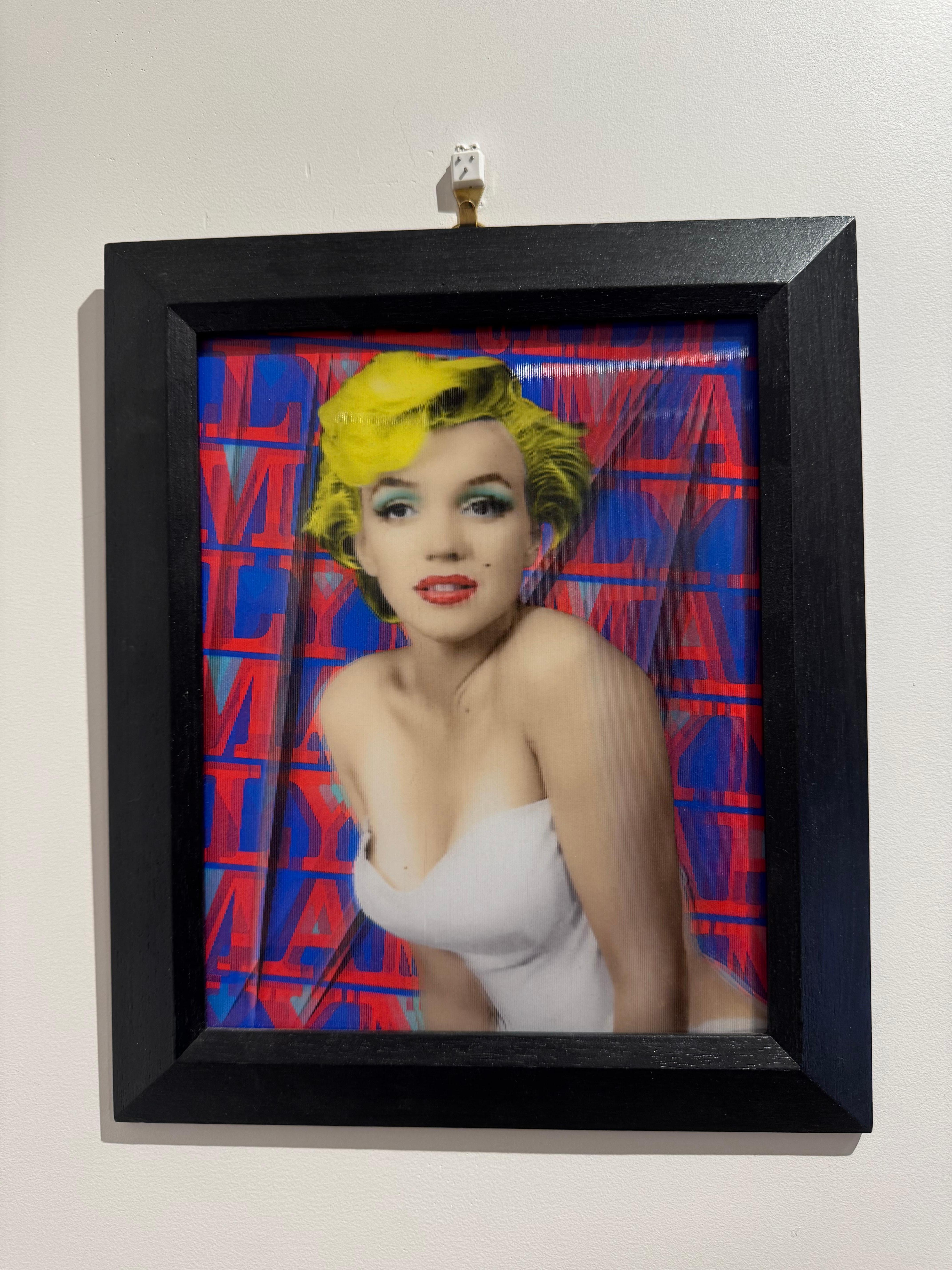 Holopainting de l'artiste contemporain français Dominique Mulhem.

Dominique Mulhem est une artiste contemporaine qui crée des Holopaintings, des œuvres où la peinture rencontre la technologie. Grâce à des projections holographiques, ses créations