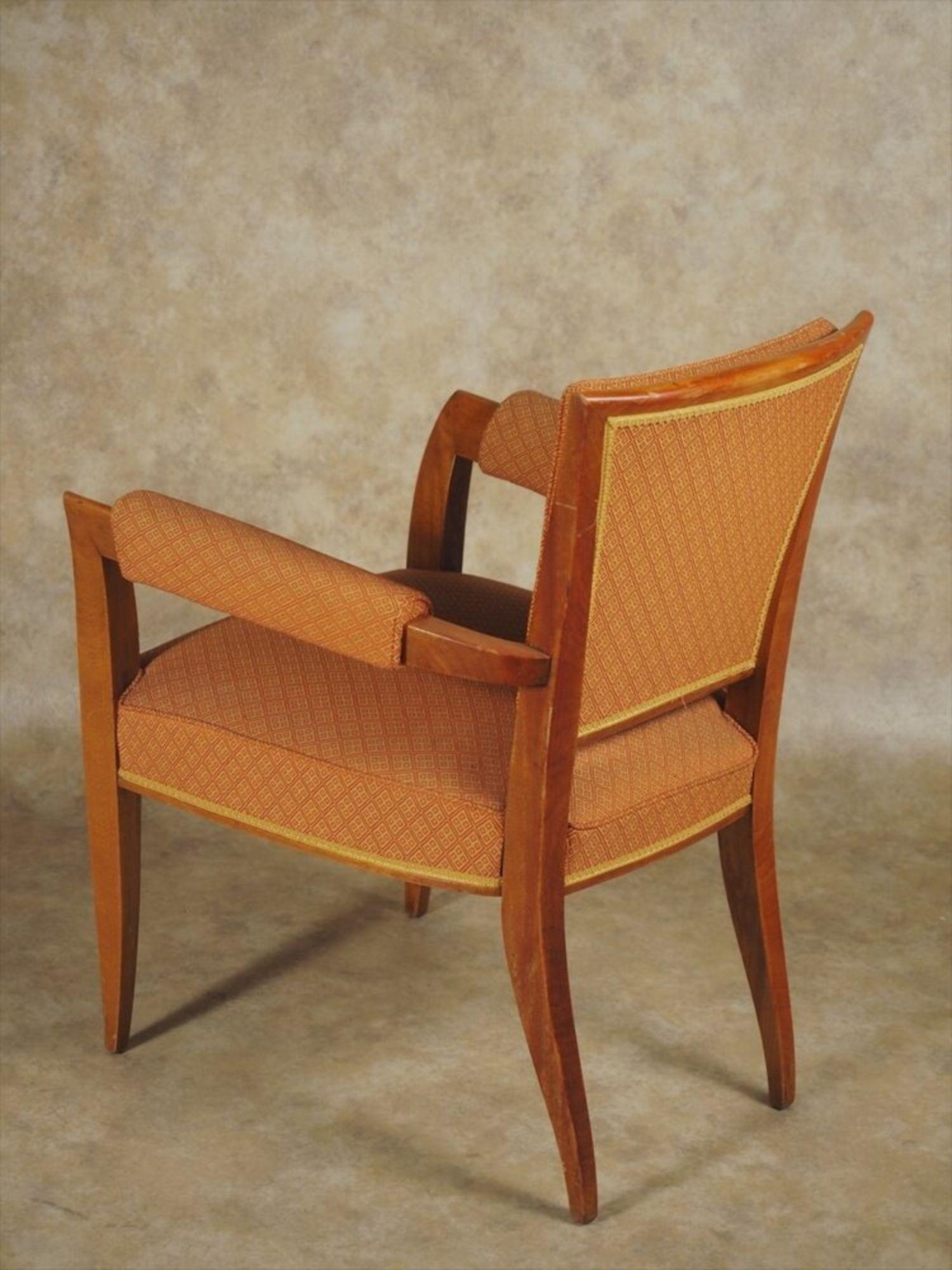 Dominique-Sesselpaar, zwei Paare verfügbar (Mitte des 20. Jahrhunderts) im Angebot