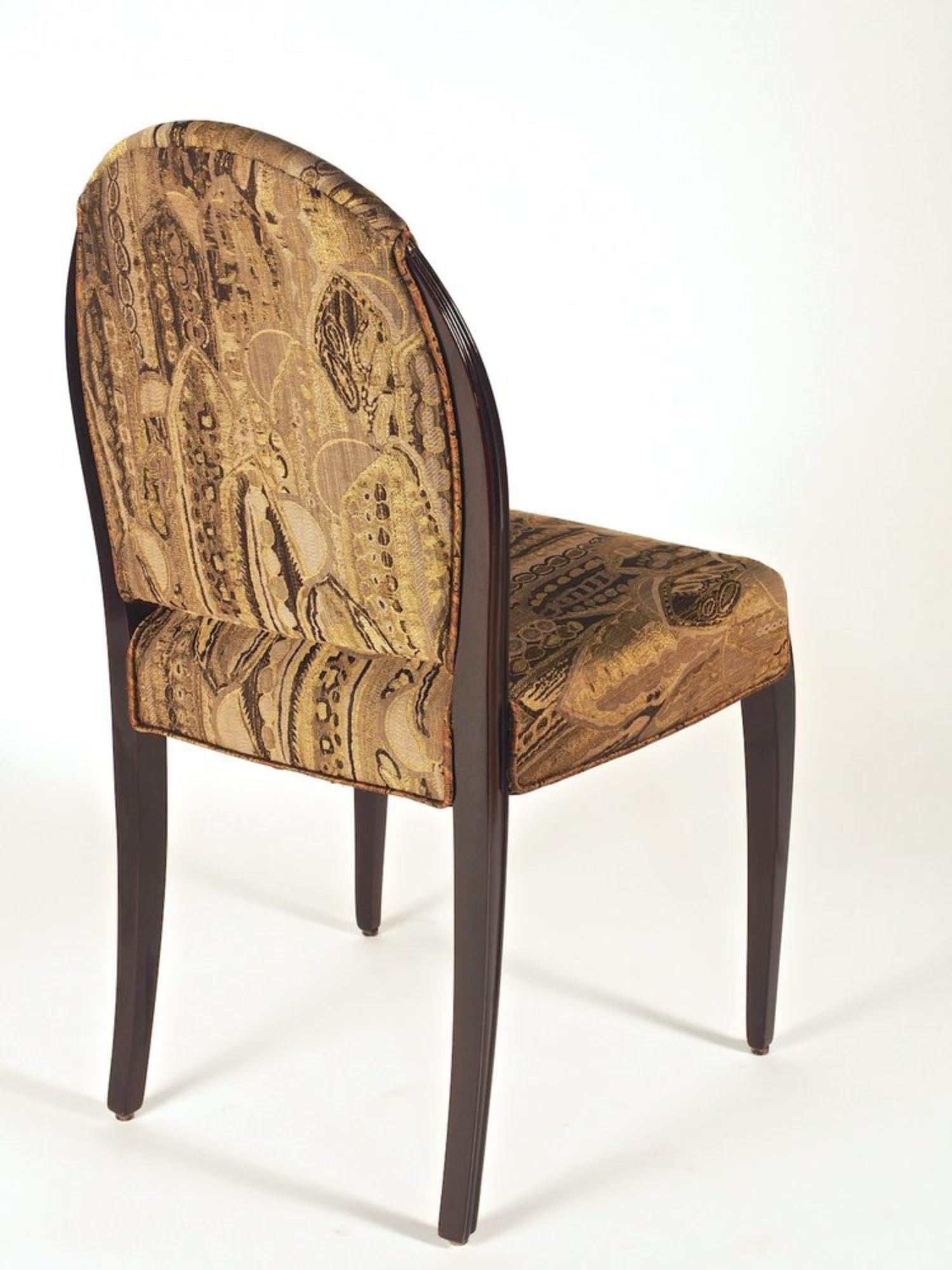 Classic French Art Deco pair of side chairs in ebonized beech by Dominique. Documented.

 Restored, refinished and newly upholstered with vintage fabric.

Measures: 18