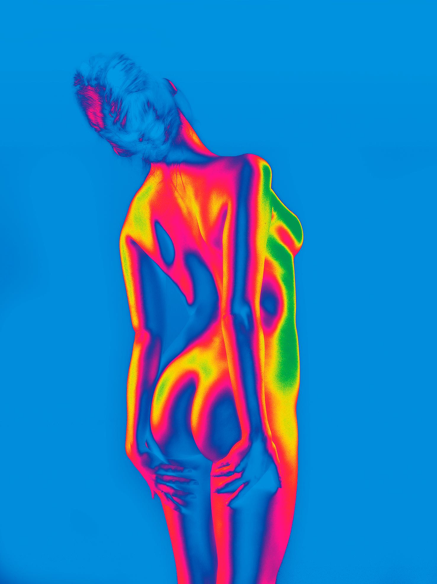 Tentation pop - Bleu Color Photograph par Dominique Poilpré