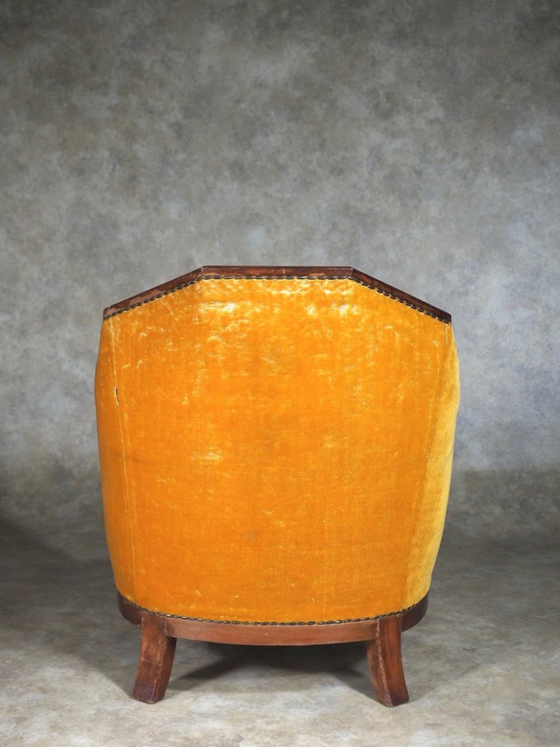 Early 20th Century Dominique Single Faceted-Back Club Chair For Sale