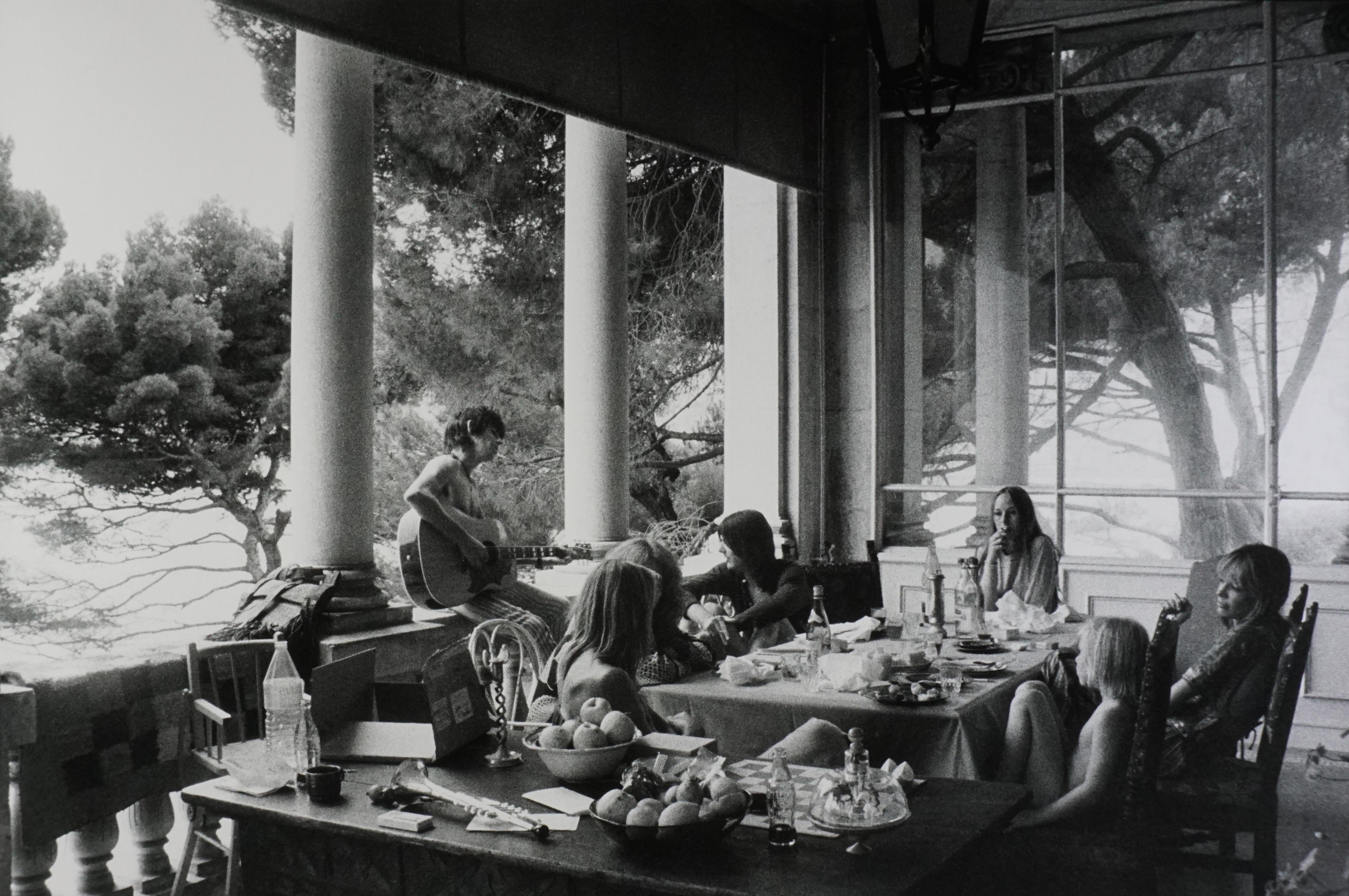 Dominique Tarle Black and White Photograph - Lunch on terrace, Villa Nellcôte, 1971