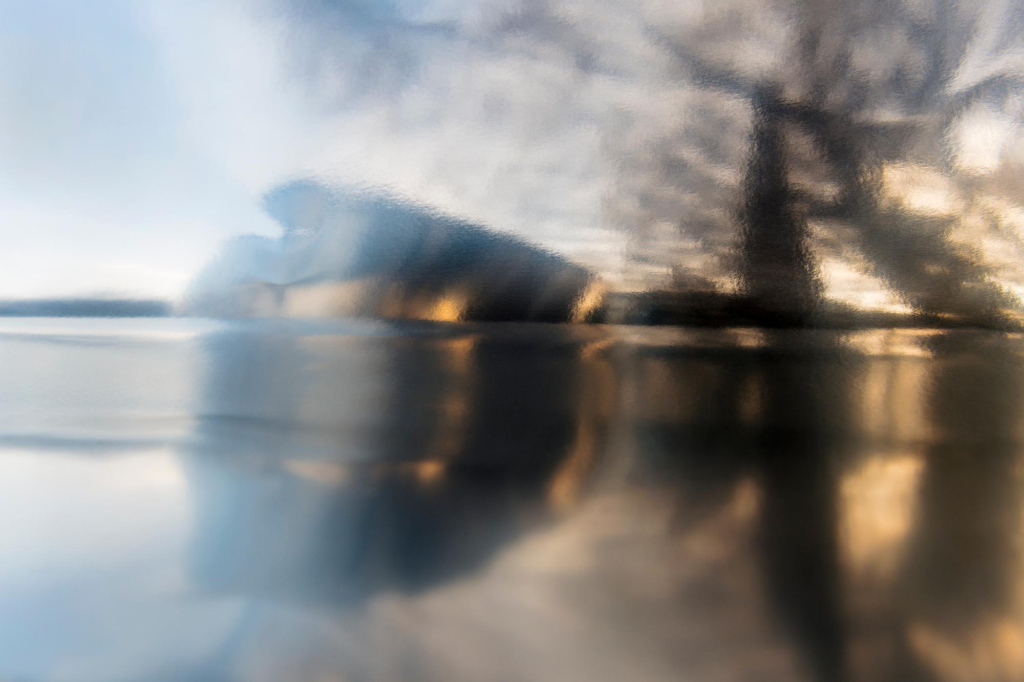 Dominique TEUFEN (*1975, Schweiz)
Day's End, aus der Serie "Rays of Light", 2020
Hahnemühle Fine Art Baryta
Blatt 80 x 120 cm ( 70 7/8 x 47 1/4 in.)
Auflage von 5, plus 2 AP, 1/5
Gerahmt nach Angaben des Künstlers: Druck auf Aluminium aufgezogen,