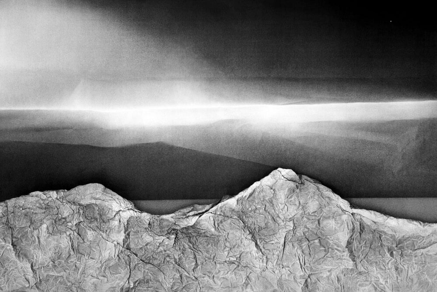 Dominique TEUFEN (*1975, Switzerland)
Sunrise, 2018
From the series „MY TRAVELS THROUGH THE WORLD ON MY COPY MACHINE”
Hahnemühle Fine Art Baryta
Sheet 60 x 90 cm (23 5/8 x 35 3/8 in.) 
Frame 64,7 x 94,7 x 4 cm (25 1/2 x 37 1/4 x 1 5/8 in.)
Edition