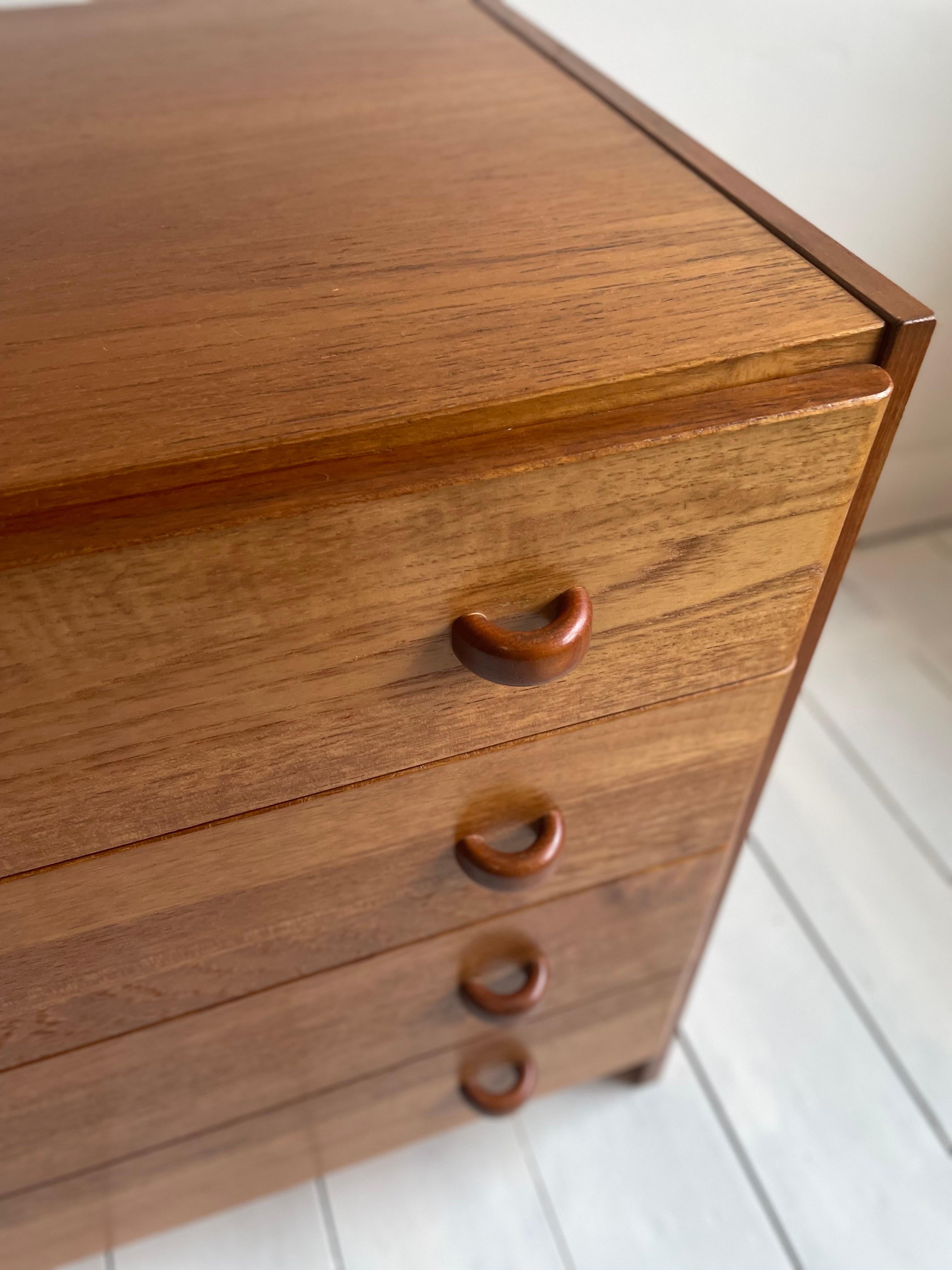 Late 20th Century Domino Mobler Chest Of Drawers Danish Mid-Century