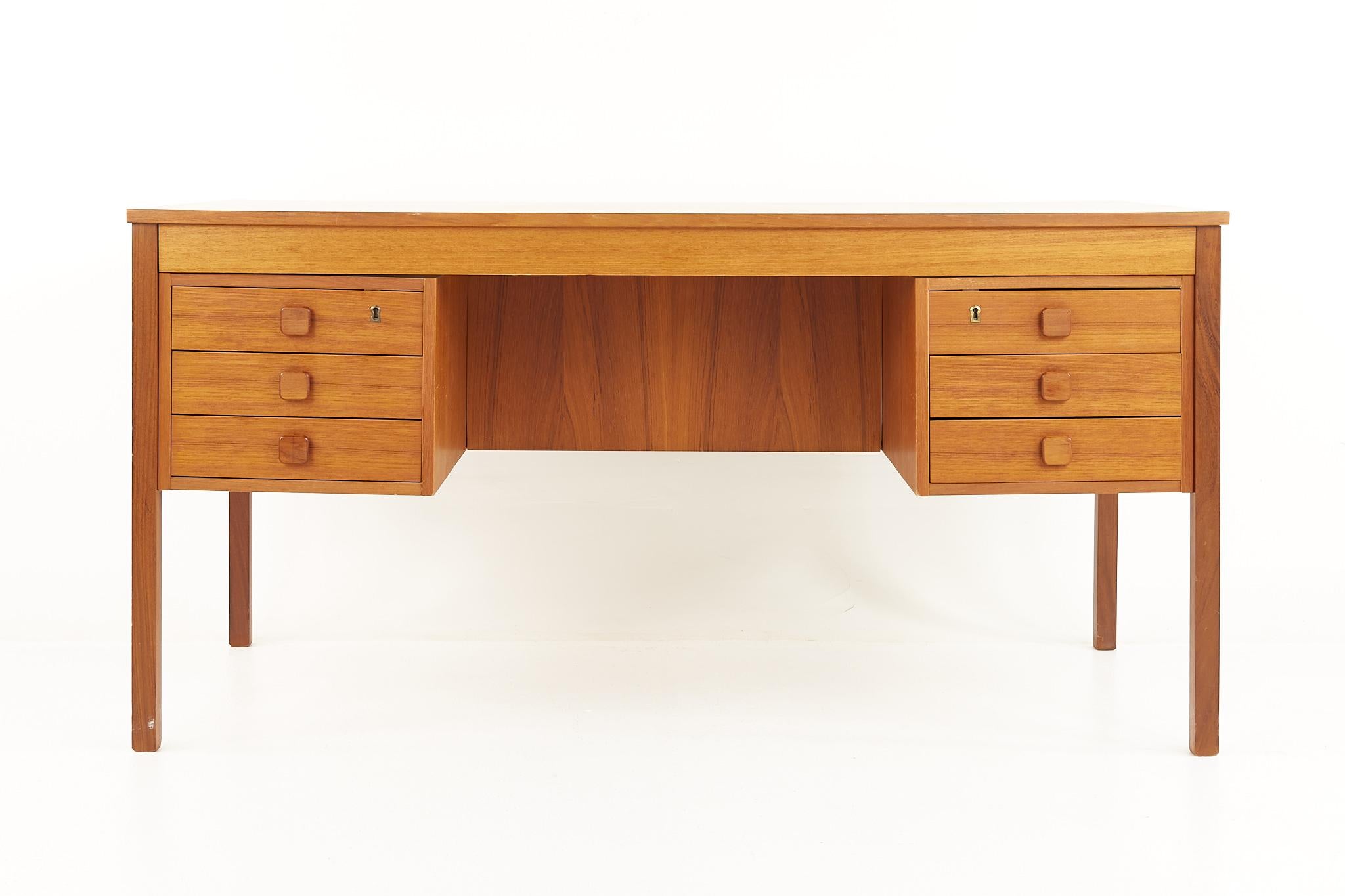 Domino Mobler mid century Danish teak desk

This desk measures: 57.25 wide x 27.75 deep x 28.75 inches high, with a chair clearance of 25.25 inches

All pieces of furniture can be had in what we call restored vintage condition. That means the