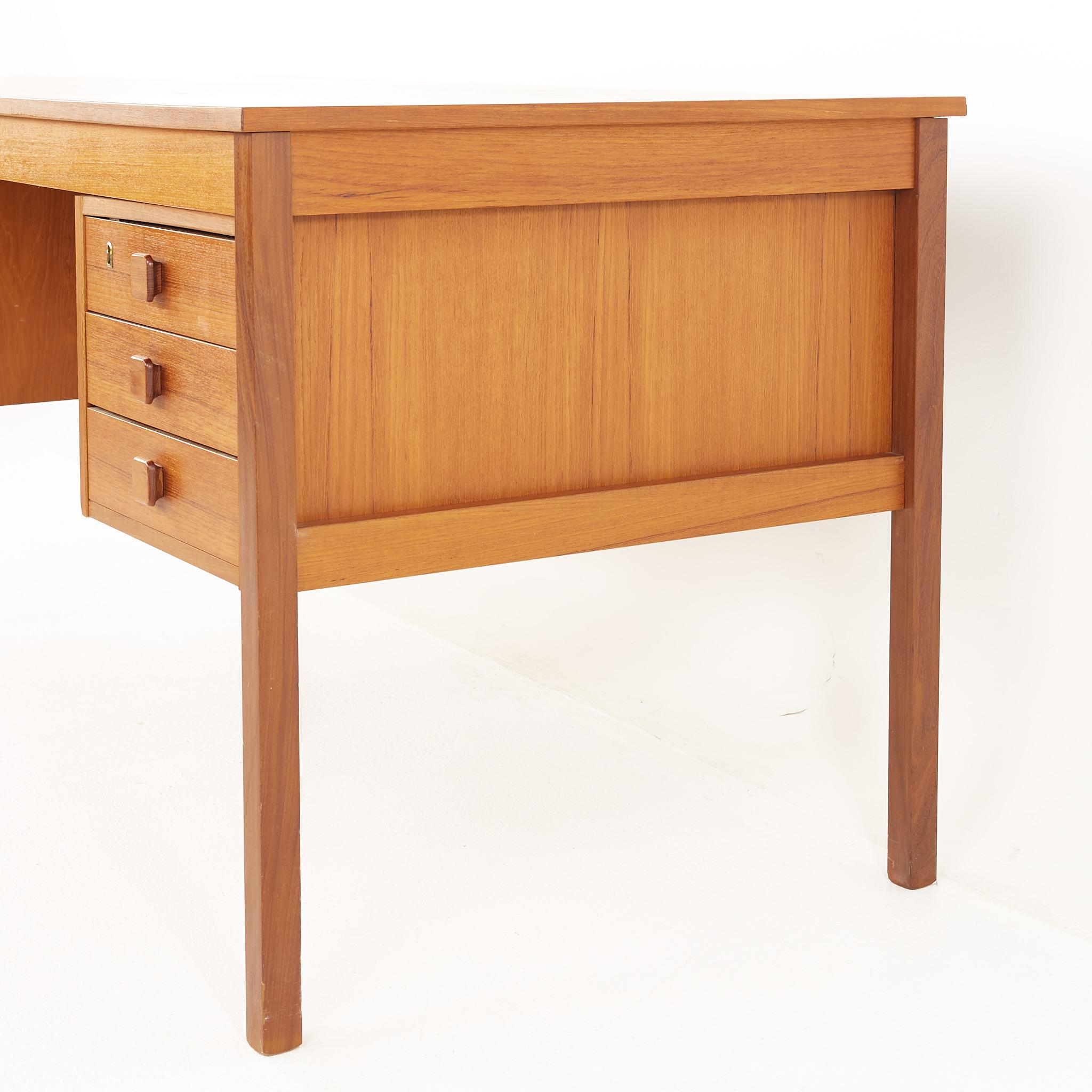 Domino Mobler Mid Century Danish Teak Desk In Good Condition In Countryside, IL