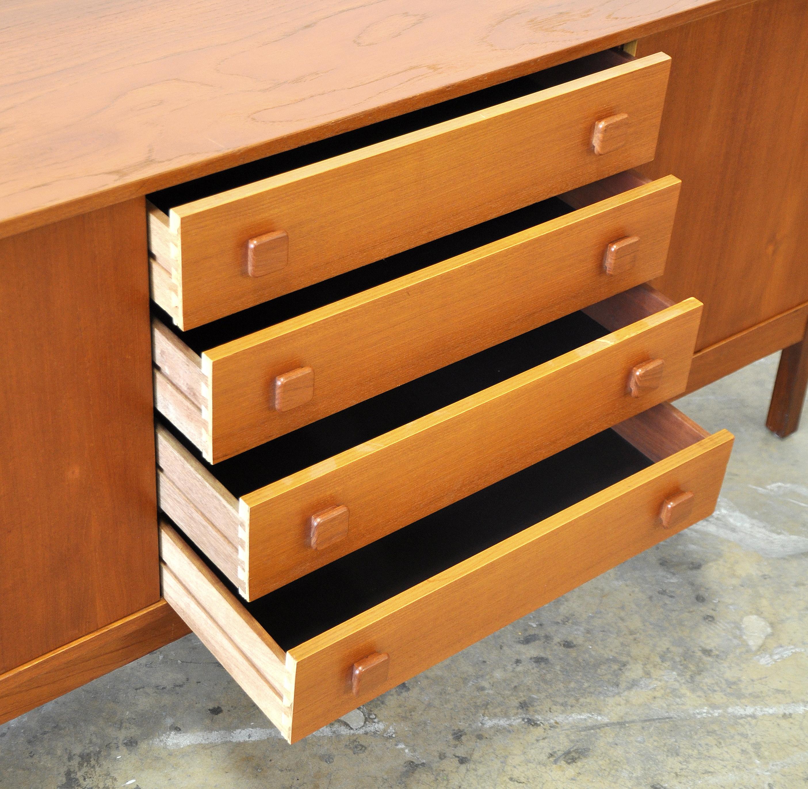 Domino Møbler Teak Credenza Bar Cabinet 2