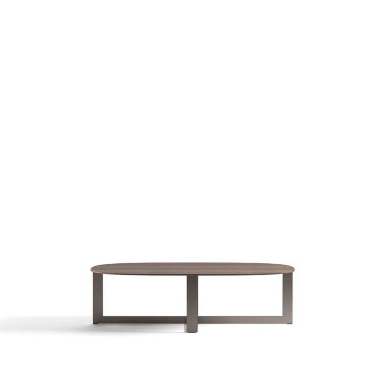 A versatile coffee table with modern lines.

100% made in Italy
Design Nicola Gallizia
Pewter base and eucalyptus wood top.
