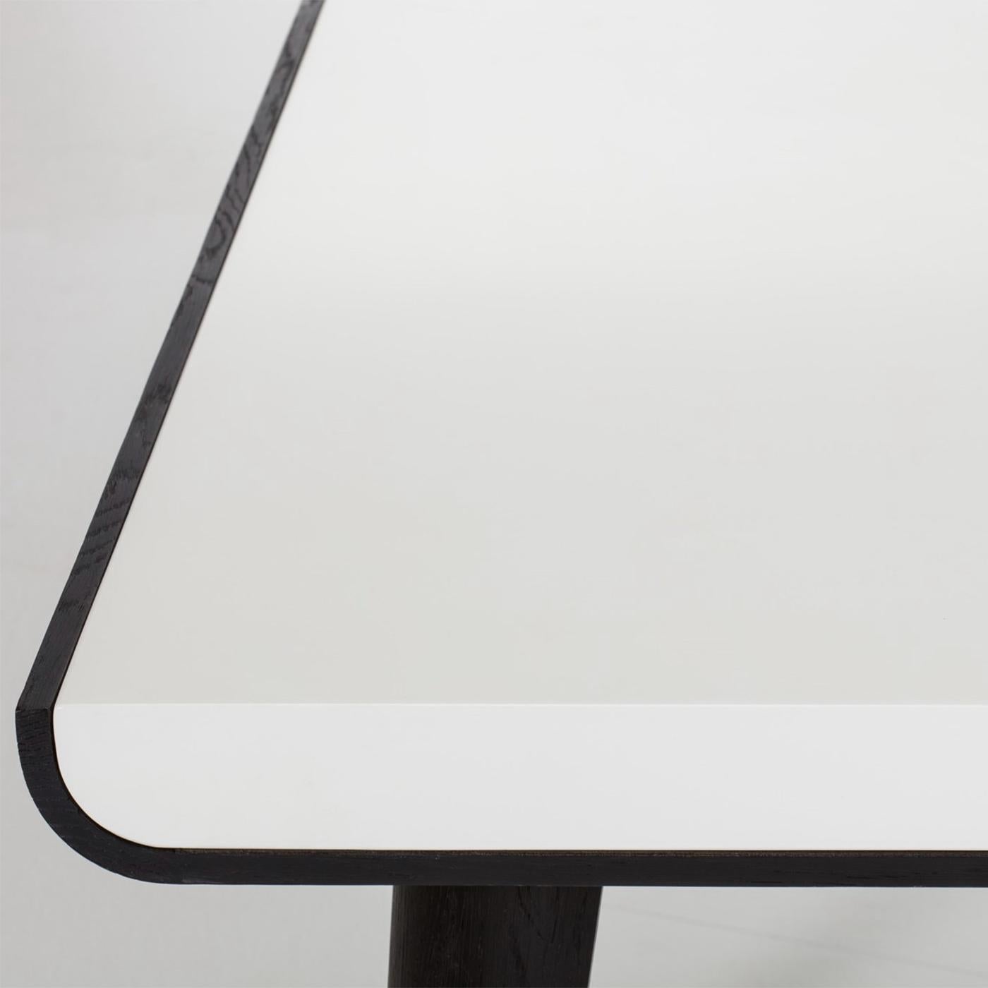Dominos Dining Table in White Matte Finish In New Condition In Paris, FR