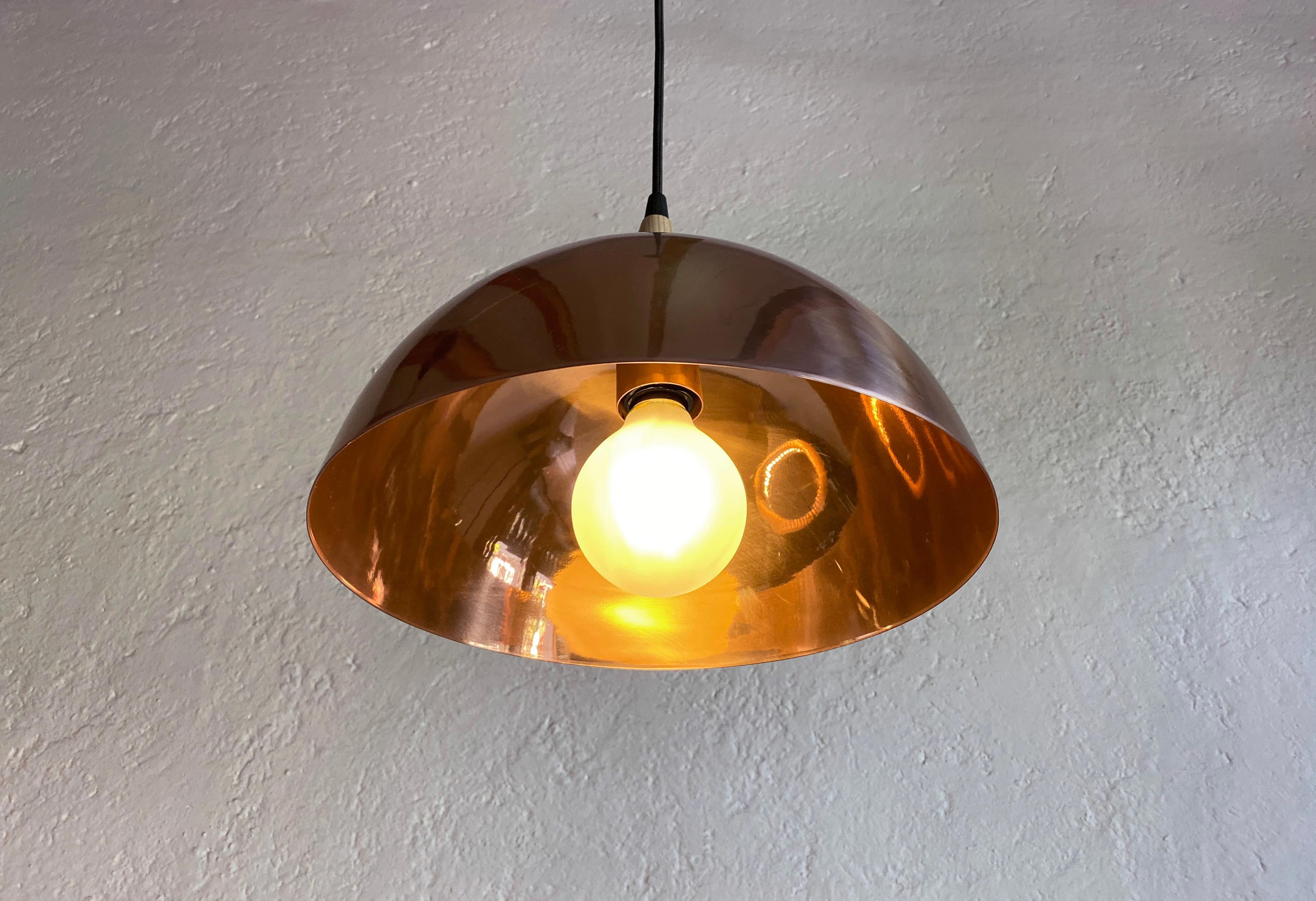 This Domo Abajo ceiling lamp is made of solid steel, copper, and ash wood with a polished finish, in size ø40. Full dimensions: ø40 x 28 cm. Foco ideal ø10cm Dome: H 20 x W 40.

Domo Abajo pendant lamp is available in multiple dimensions and