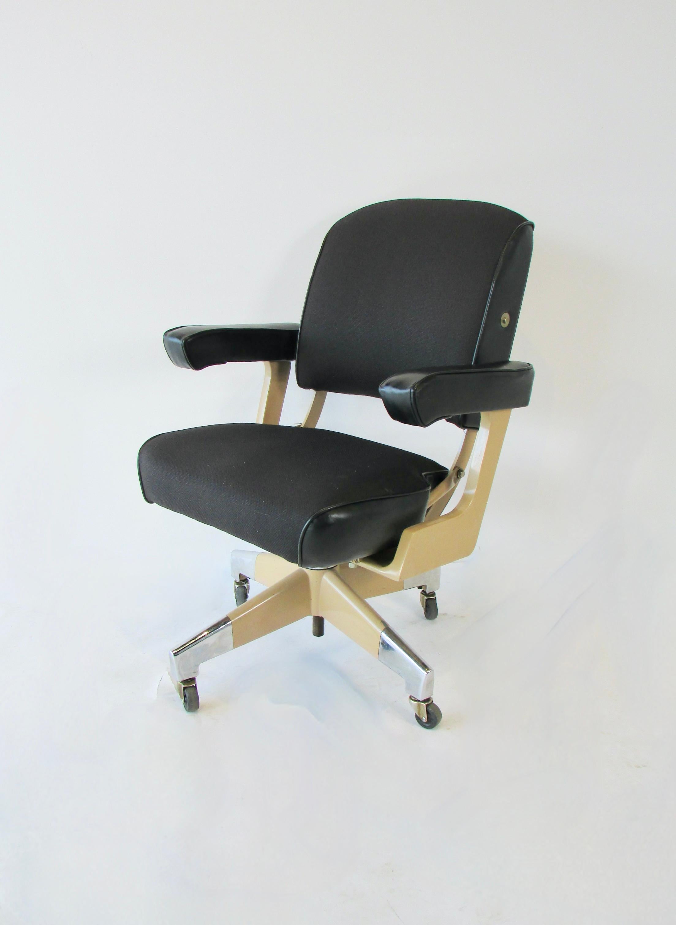 Domore Co. Executive Multi Adjustable Industrial Swivel Desk Chair auf Rollen (Lackiert) im Angebot