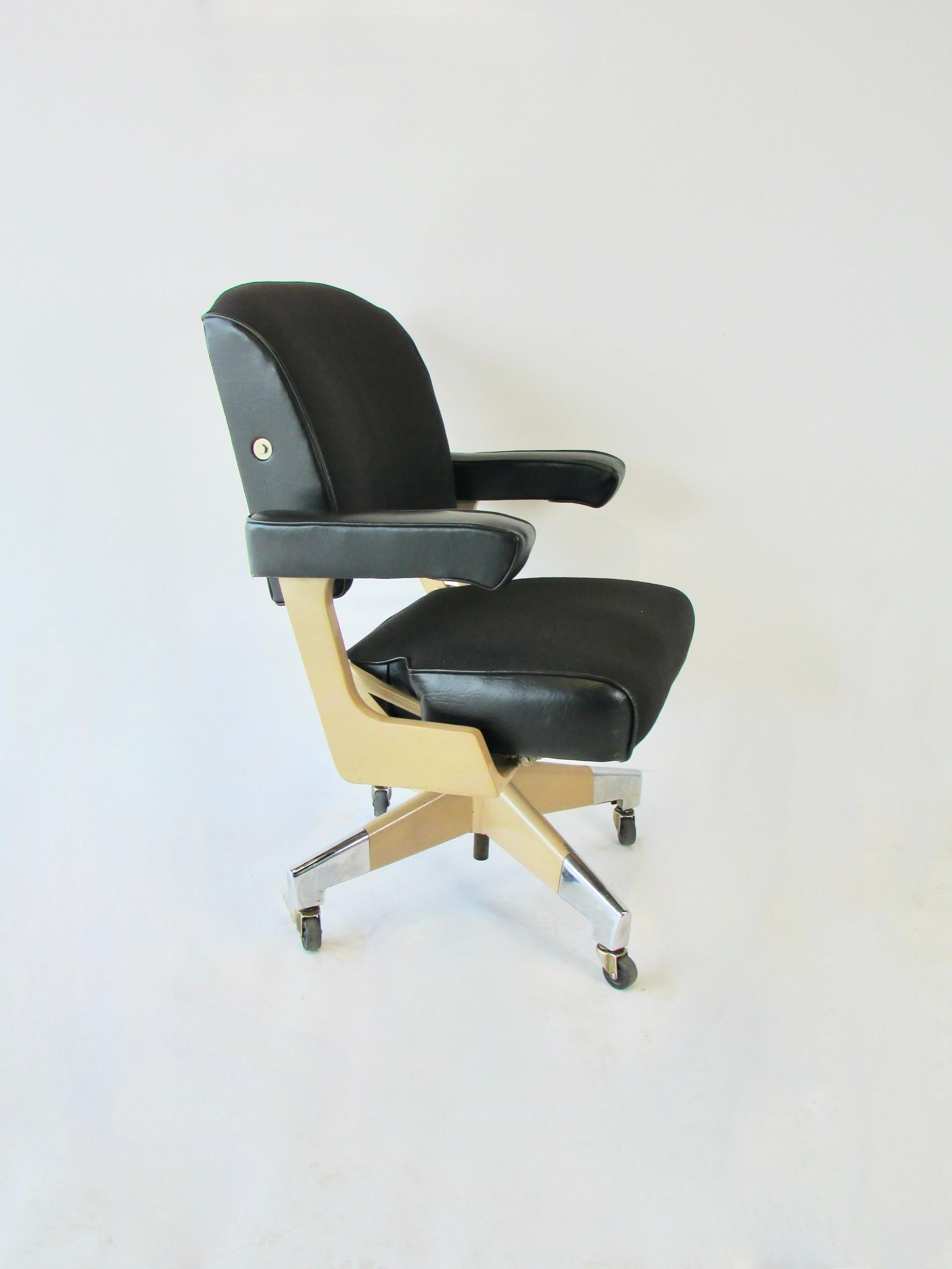 Domore Co. Executive Multi Adjustable Industrial Swivel Desk Chair auf Rollen im Zustand „Gut“ im Angebot in Ferndale, MI