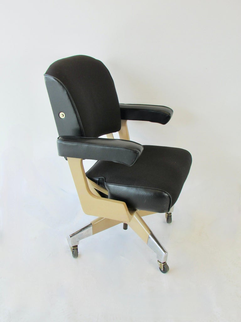 20th Century Domore Co. Executive Multi Adjustable Industrial Swivel Desk Chair on Casters For Sale