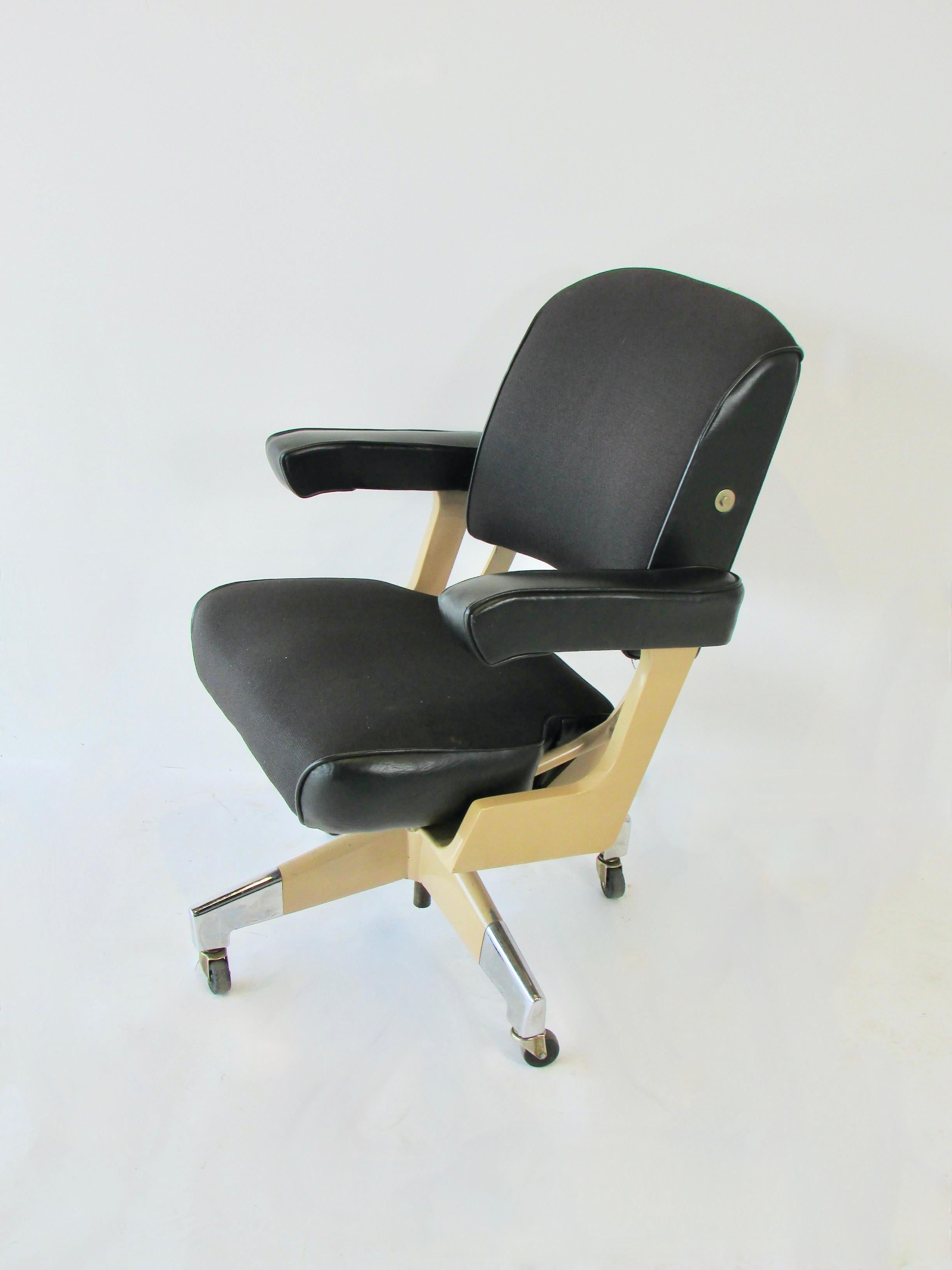 20th Century Domore Co. Executive Multi Adjustable Industrial Swivel Desk Chair on Casters For Sale